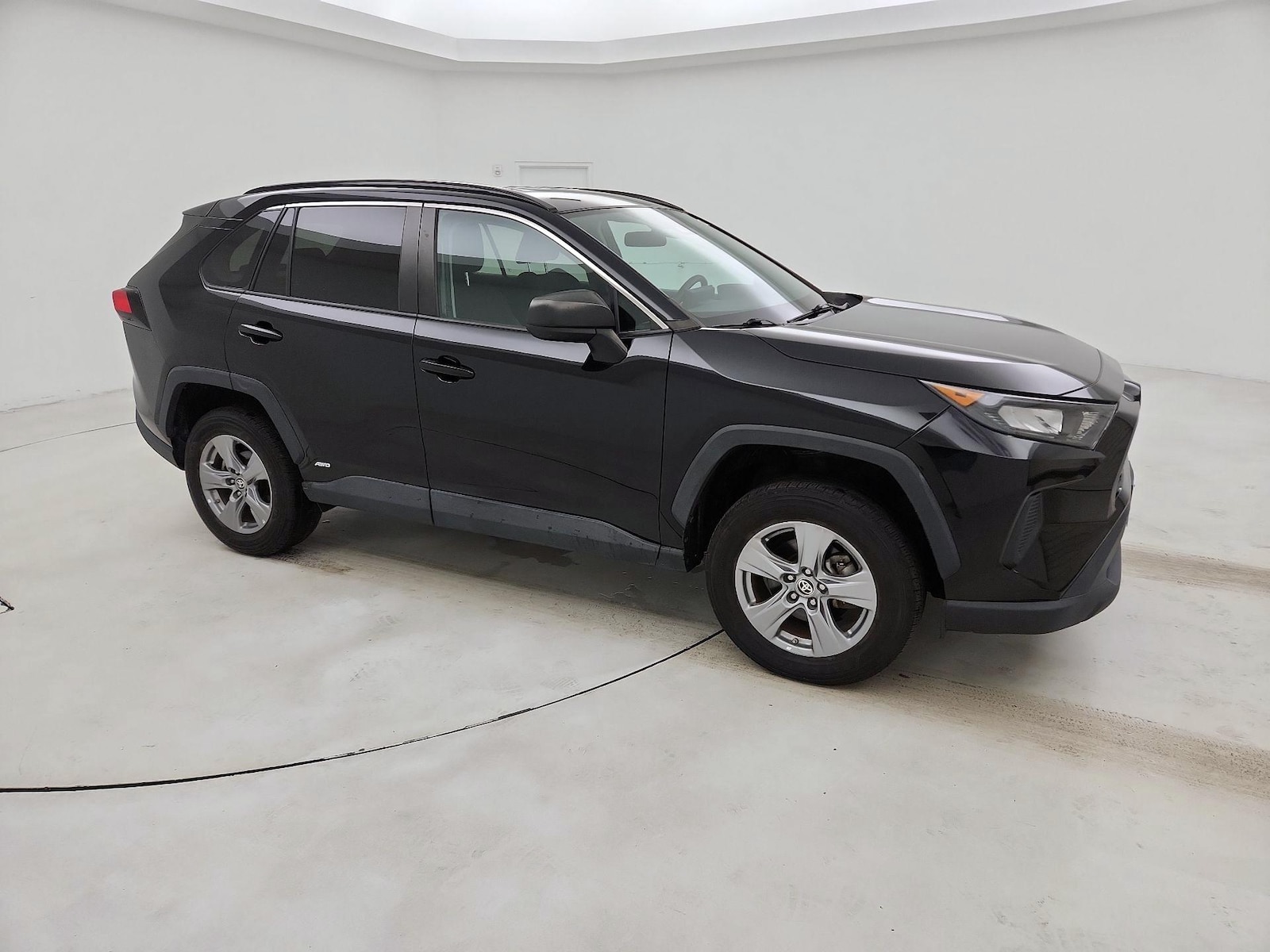 2022 Toyota RAV4 LE - Photo 4