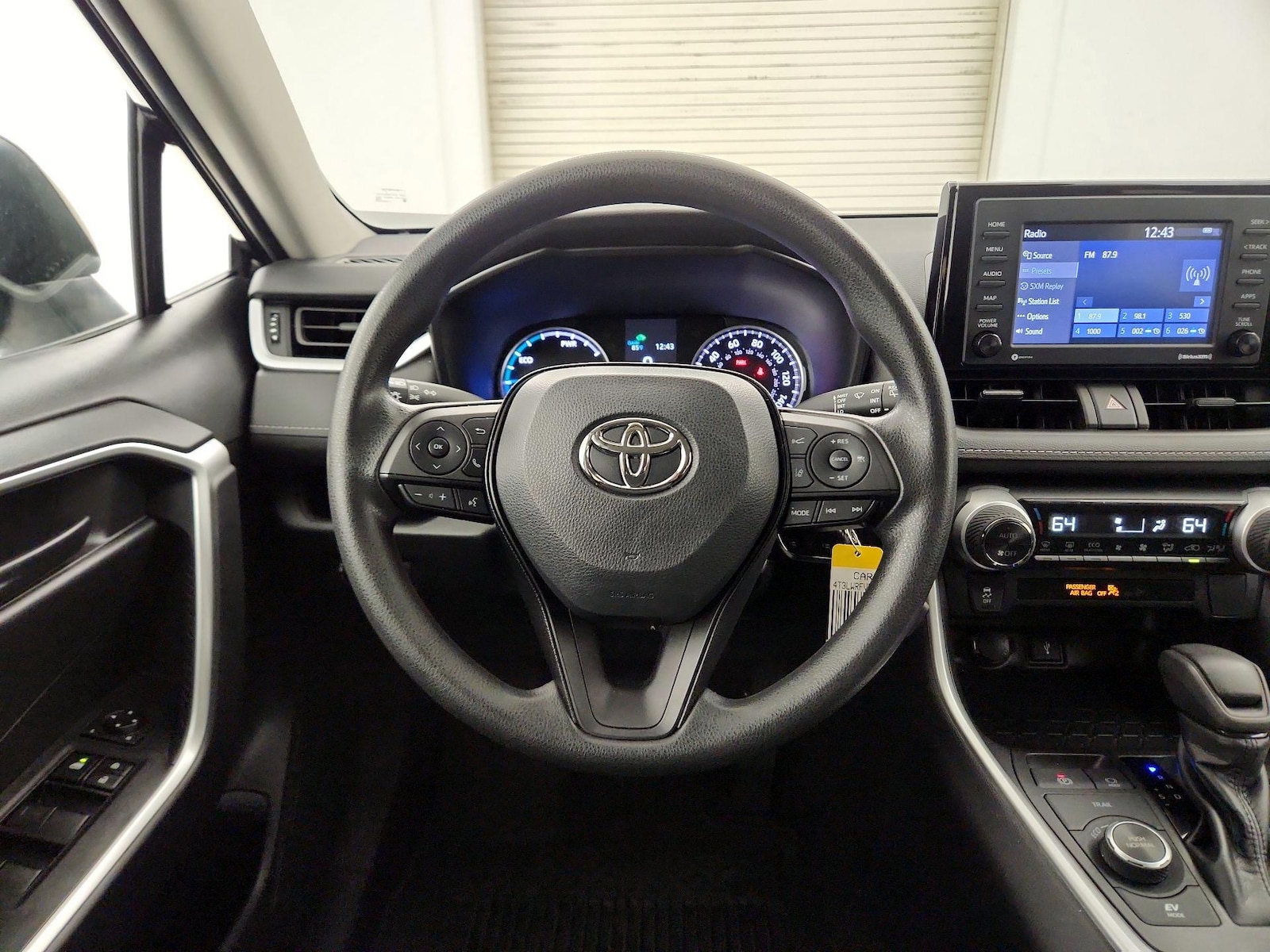 2022 Toyota RAV4 LE - Photo 9