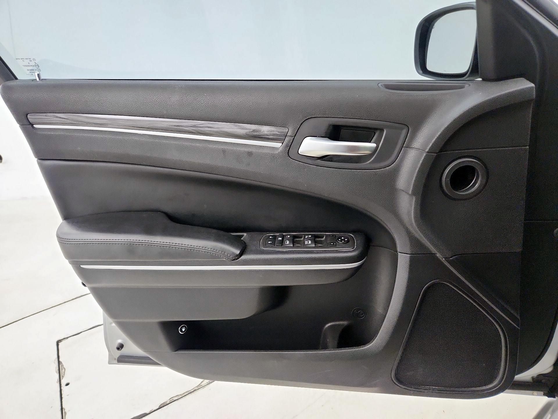 Thumbnail: 2021 Chrysler 300 - 12