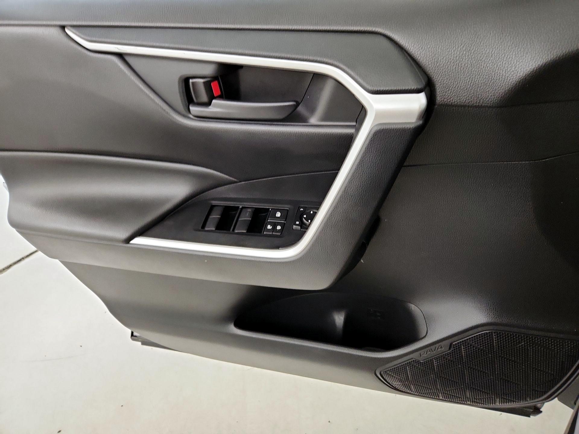 Thumbnail: 2021 Toyota RAV4 - 12