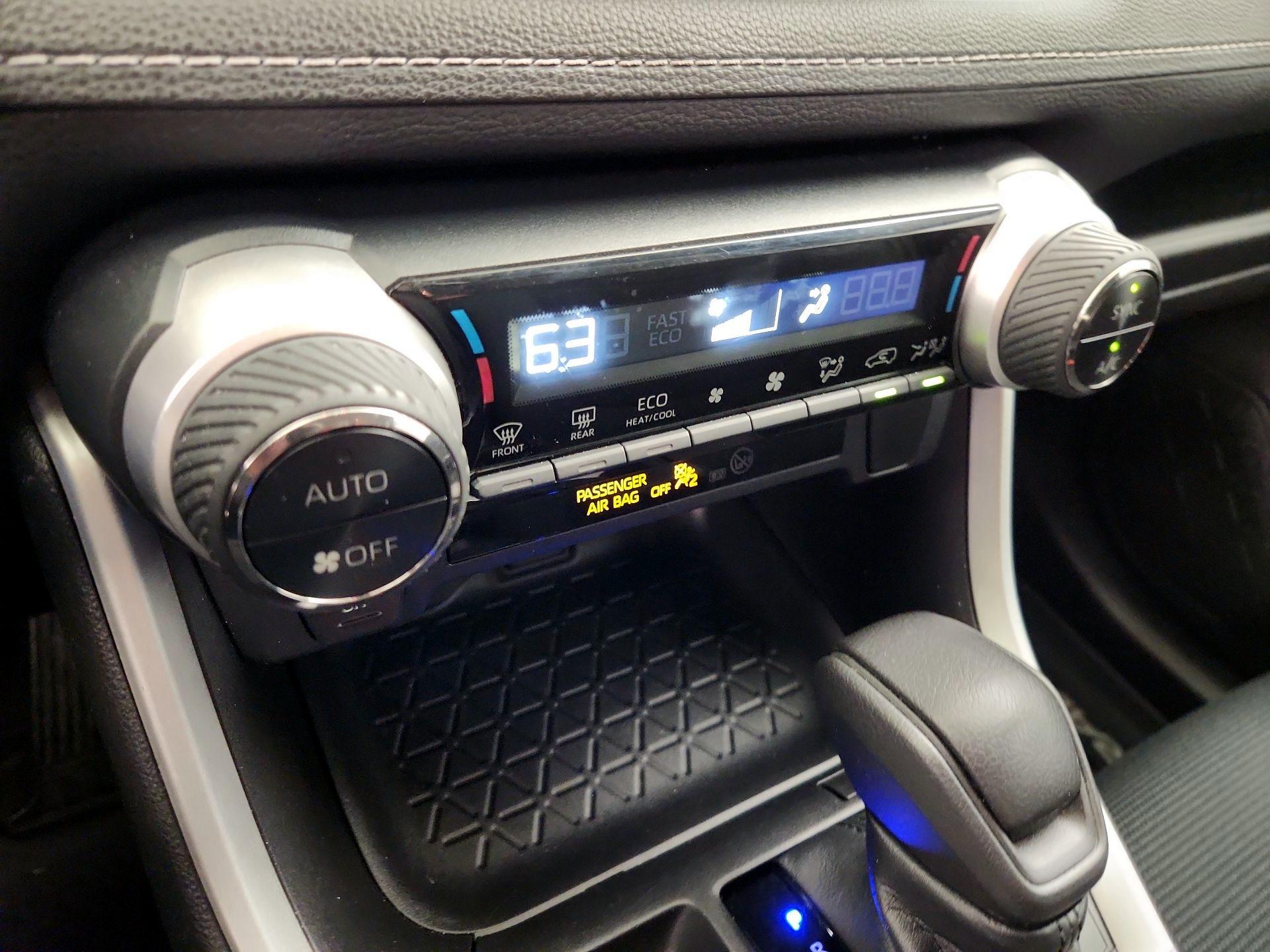 Thumbnail: 2021 Toyota RAV4 - 16