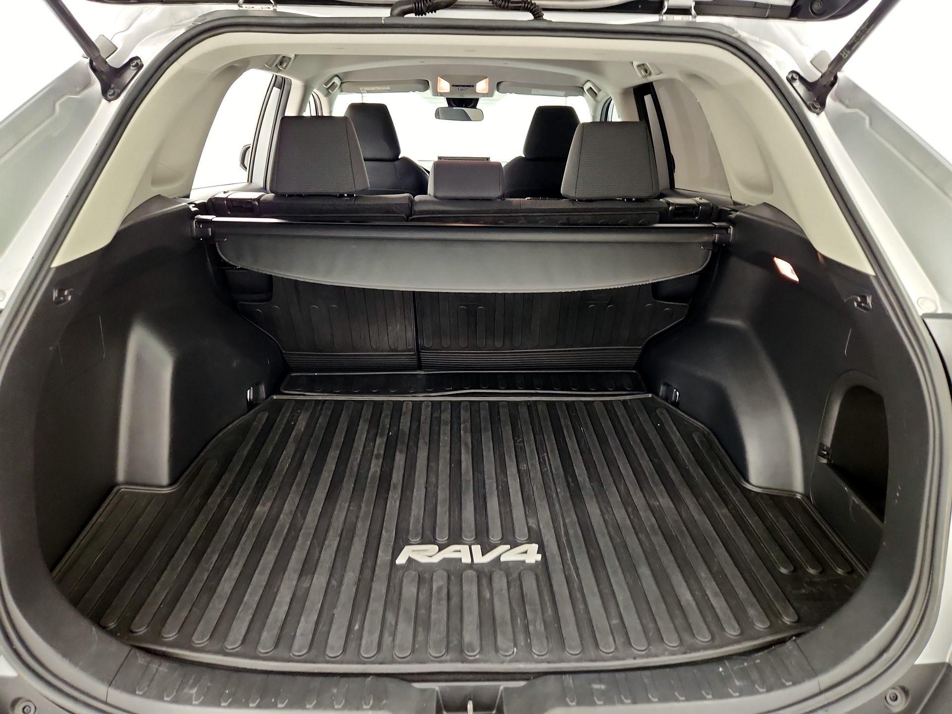 Thumbnail: 2021 Toyota RAV4 - 20