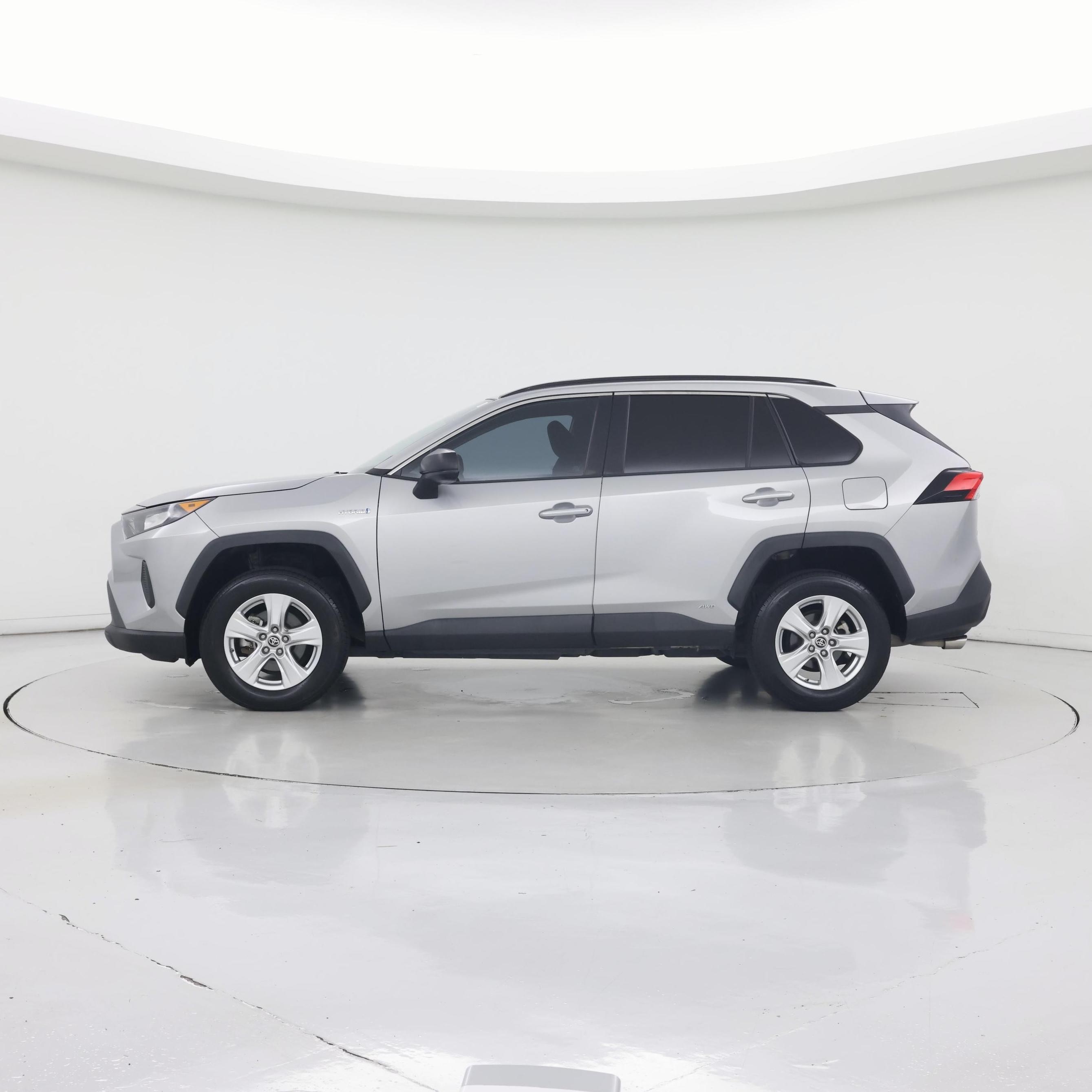 Thumbnail: 2021 Toyota RAV4 - 3