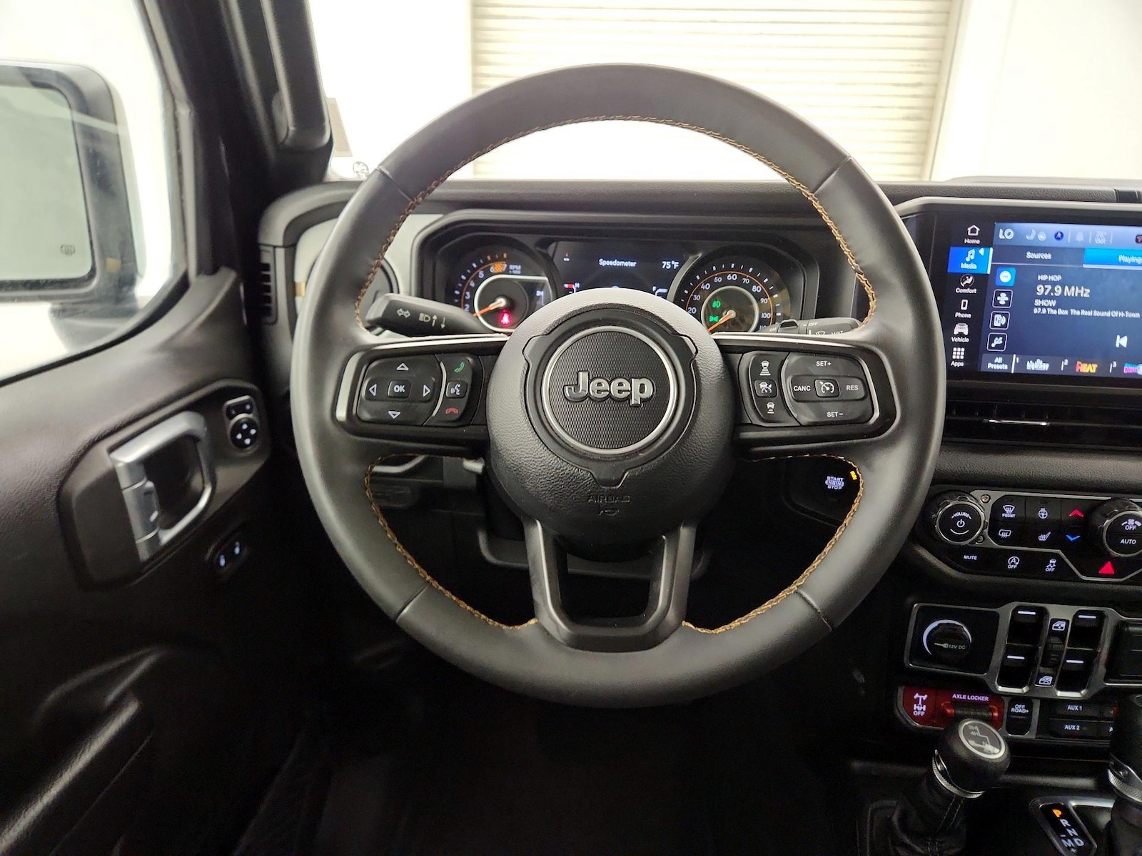 2024 Jeep Wrangler 4-Door Willys - Photo 9
