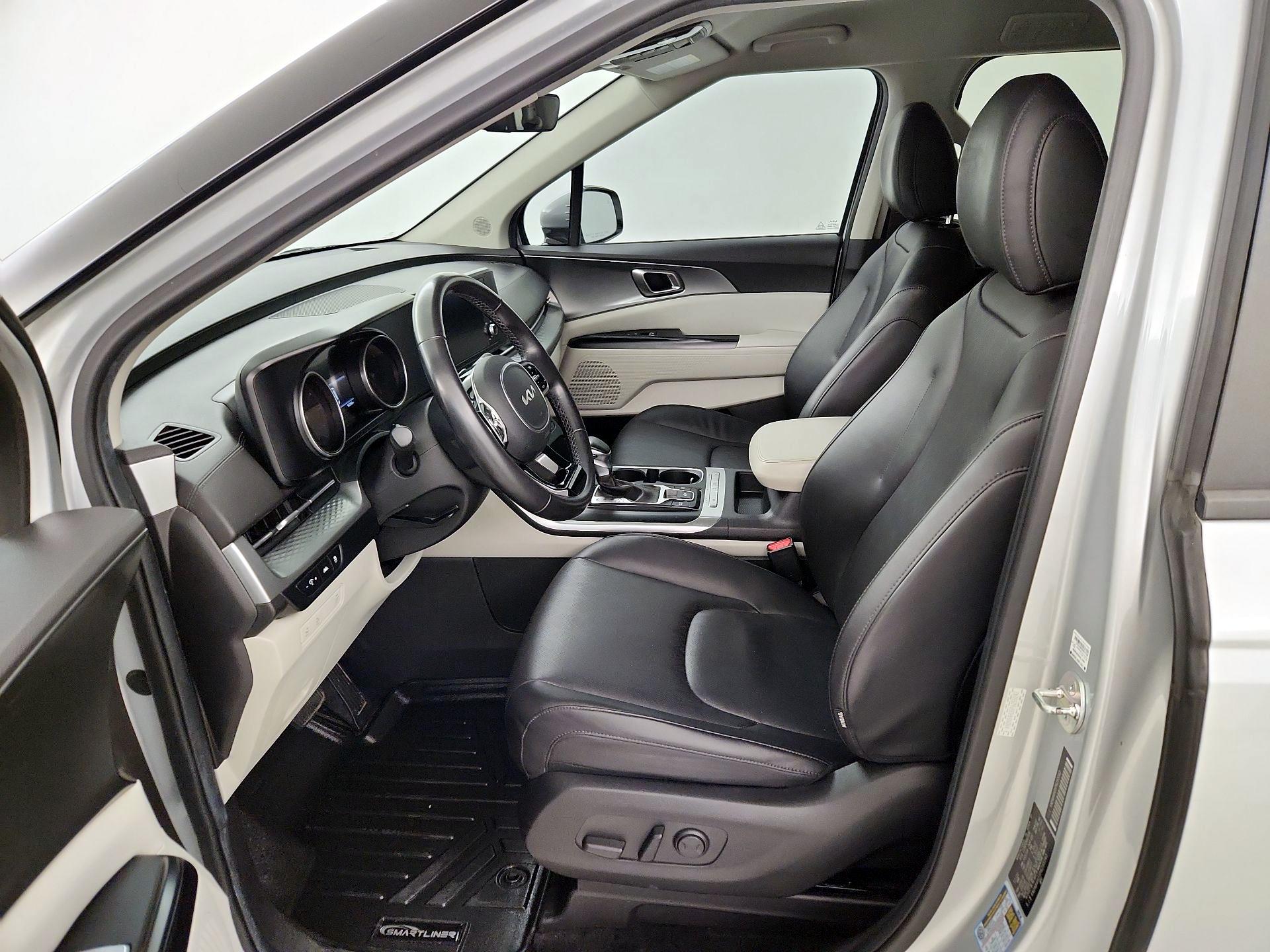 Thumbnail: 2023 Kia Carnival - 11
