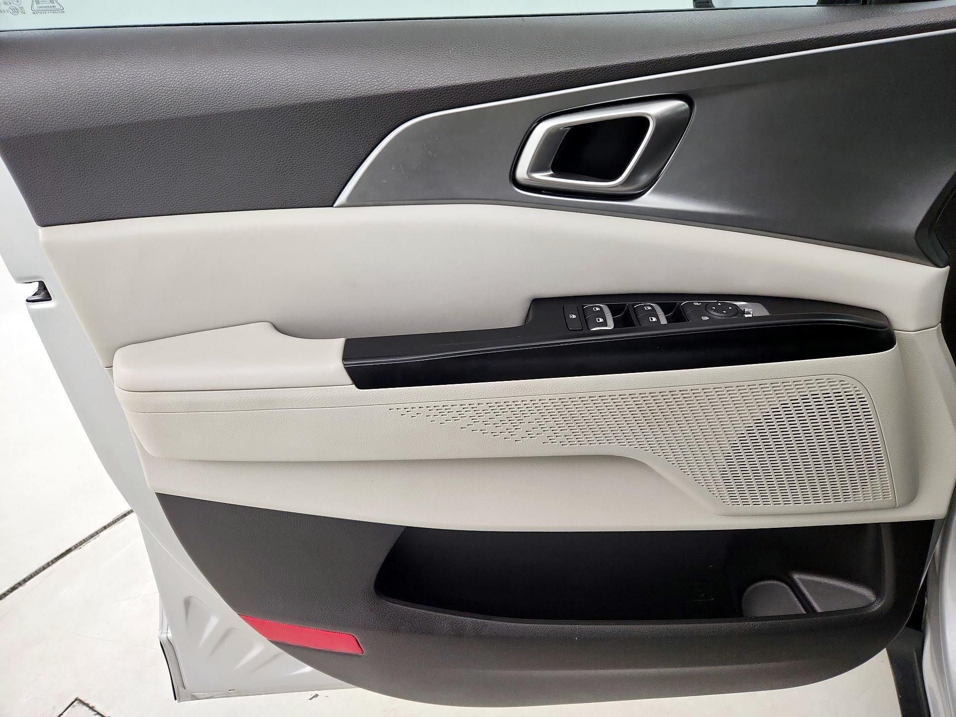 Thumbnail: 2023 Kia Carnival - 12