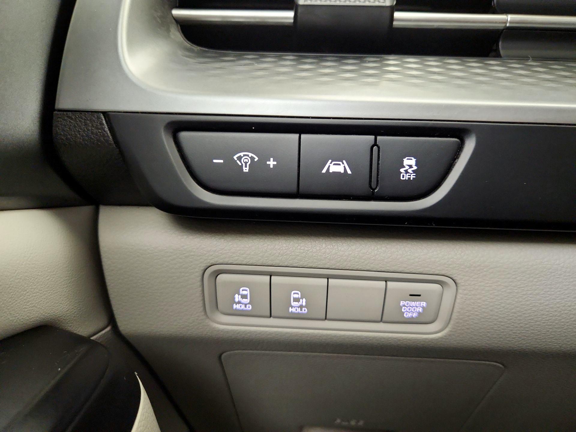 Thumbnail: 2023 Kia Carnival - 13