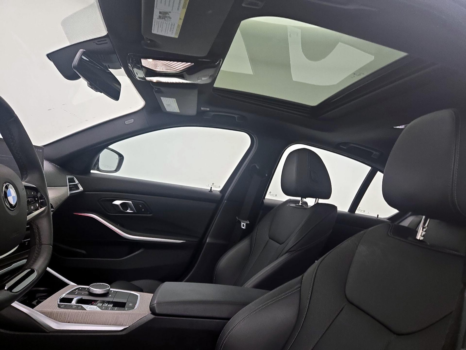 2025 BMW 3 Series 330i - Photo 21