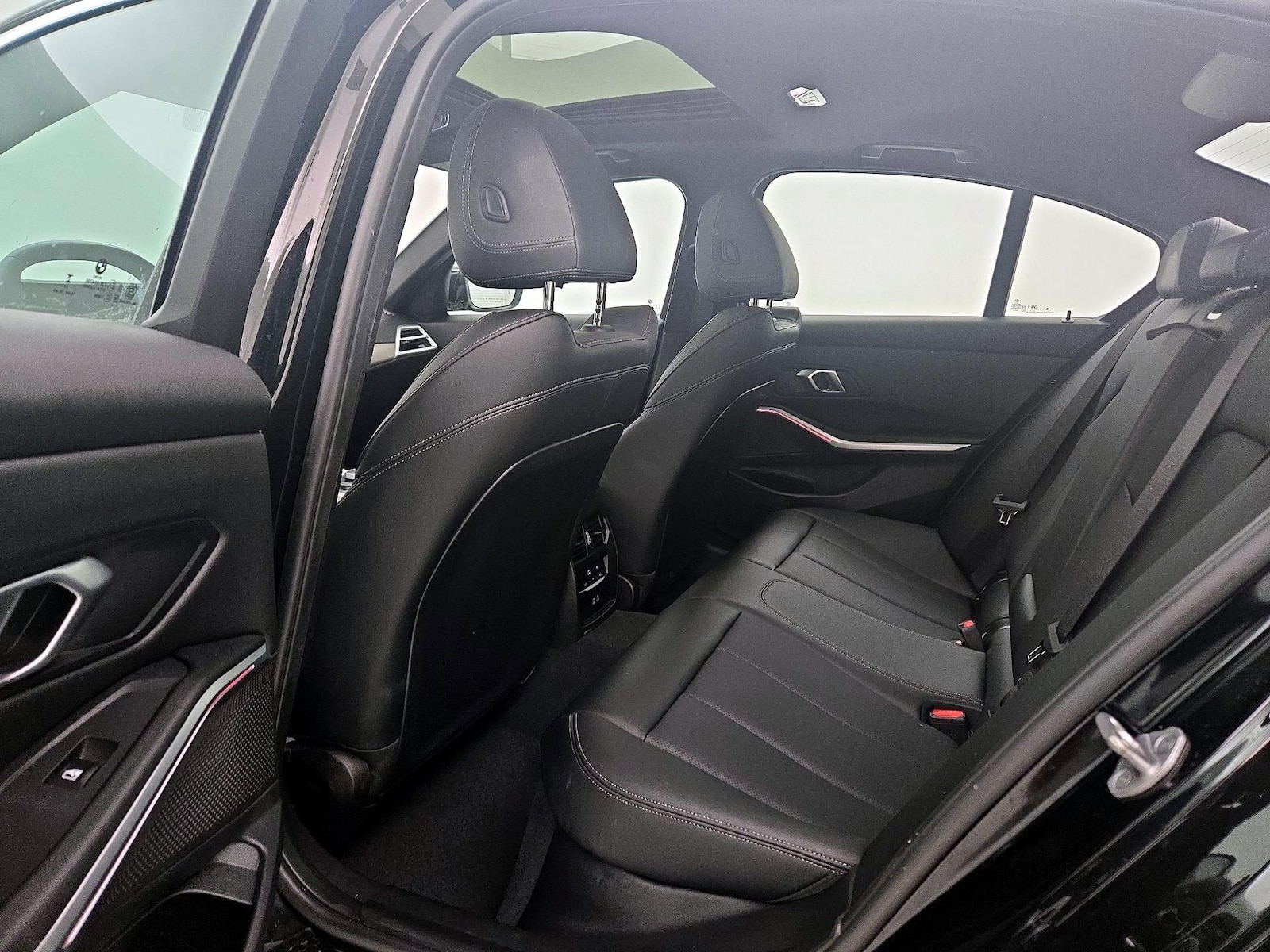 2025 BMW 3 Series 330i - Photo 22