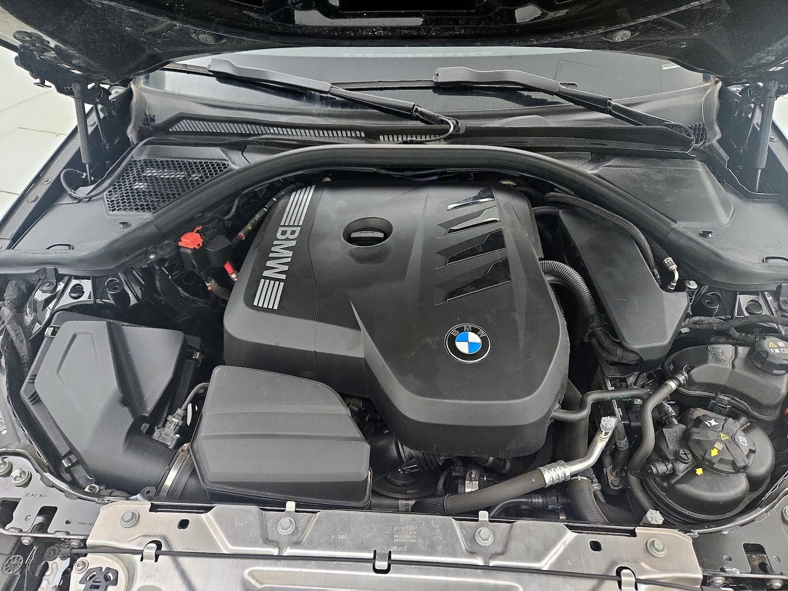 2025 BMW 3 Series 330i - Photo 24