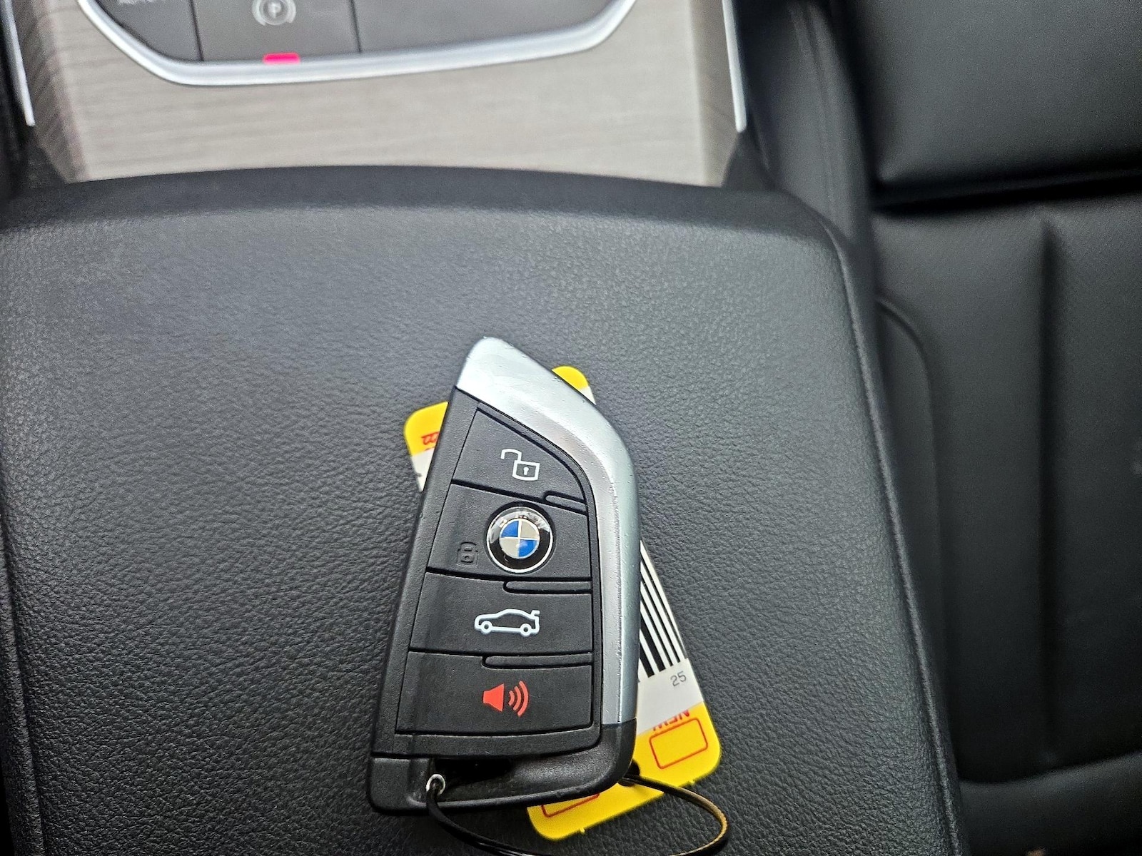2025 BMW 3 Series 330i - Photo 25
