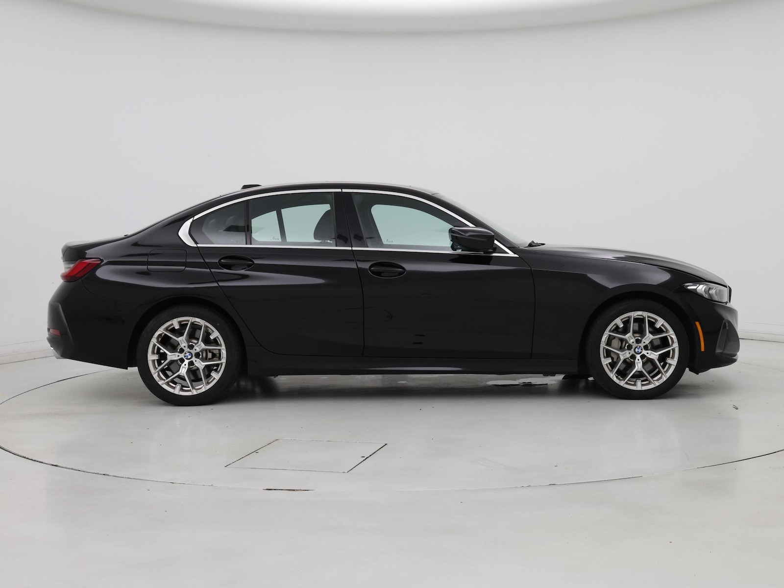 2025 BMW 3 Series 330i - Photo 8
