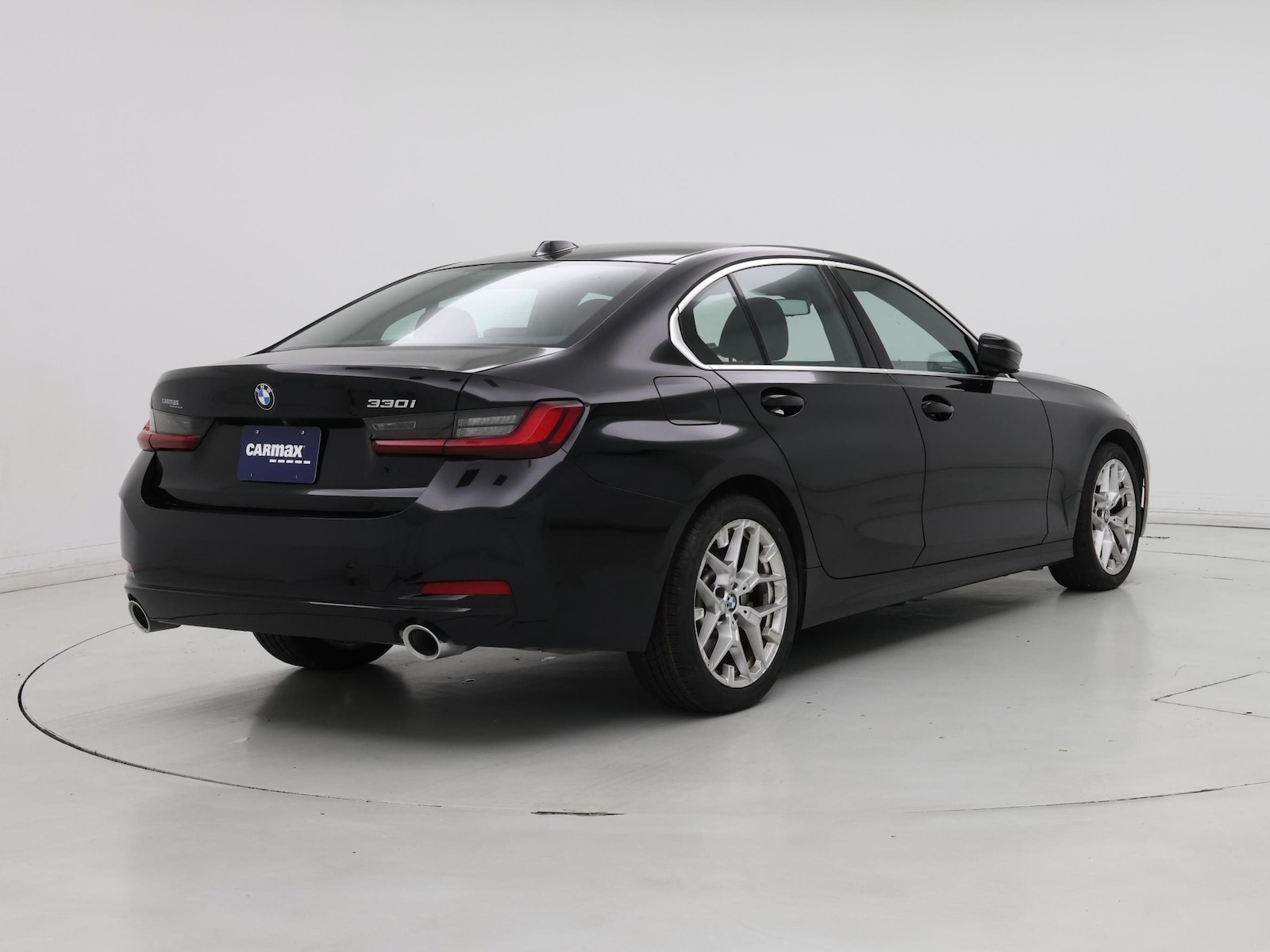 2025 BMW 3 Series 330i - Photo 9