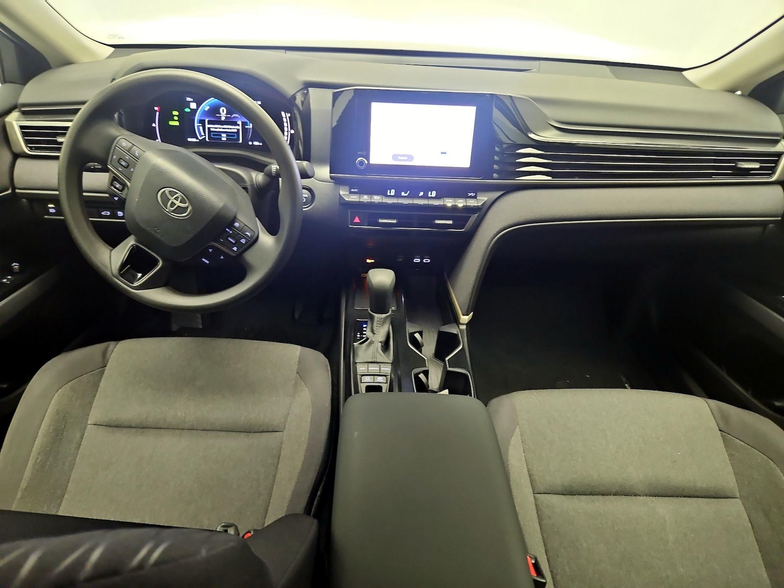 2026 Toyota Camry LE - Photo 10