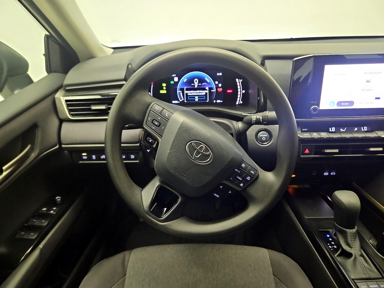 2026 Toyota Camry LE - Photo 11