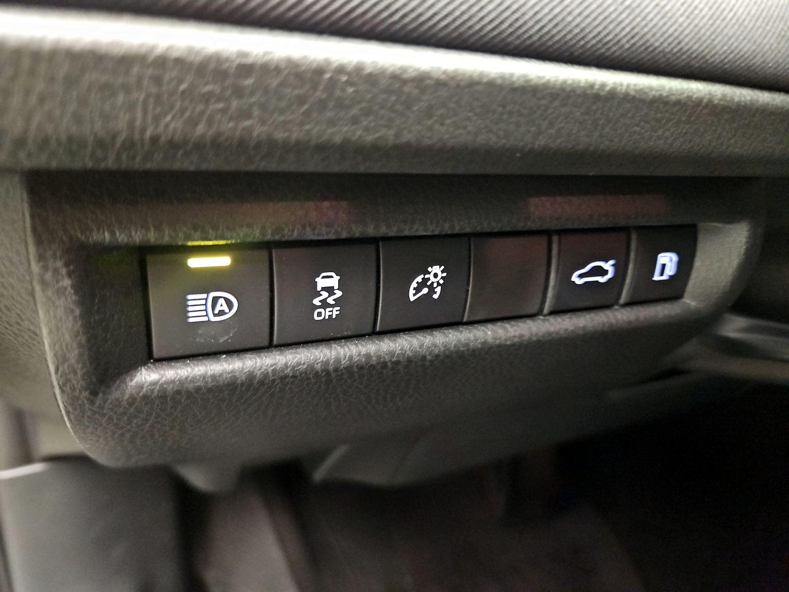 2026 Toyota Camry LE - Photo 14