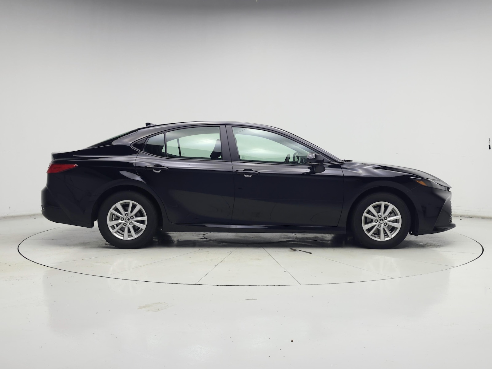 2026 Toyota Camry LE - Photo 8