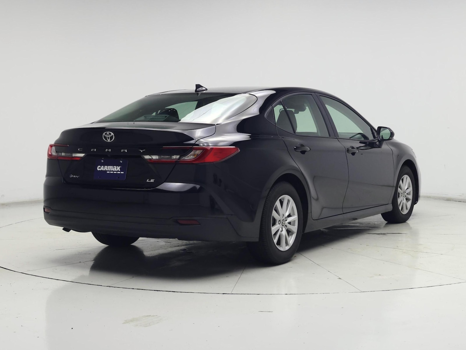 2026 Toyota Camry LE - Photo 9