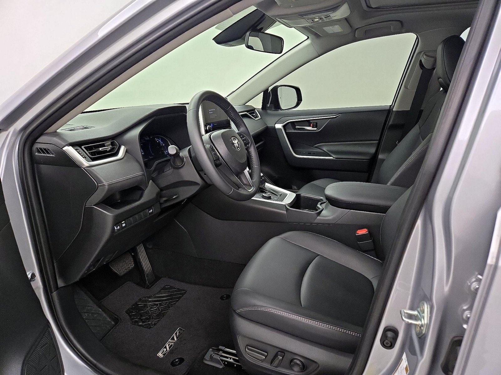2025 Toyota RAV4 XLE Premium - Photo 12