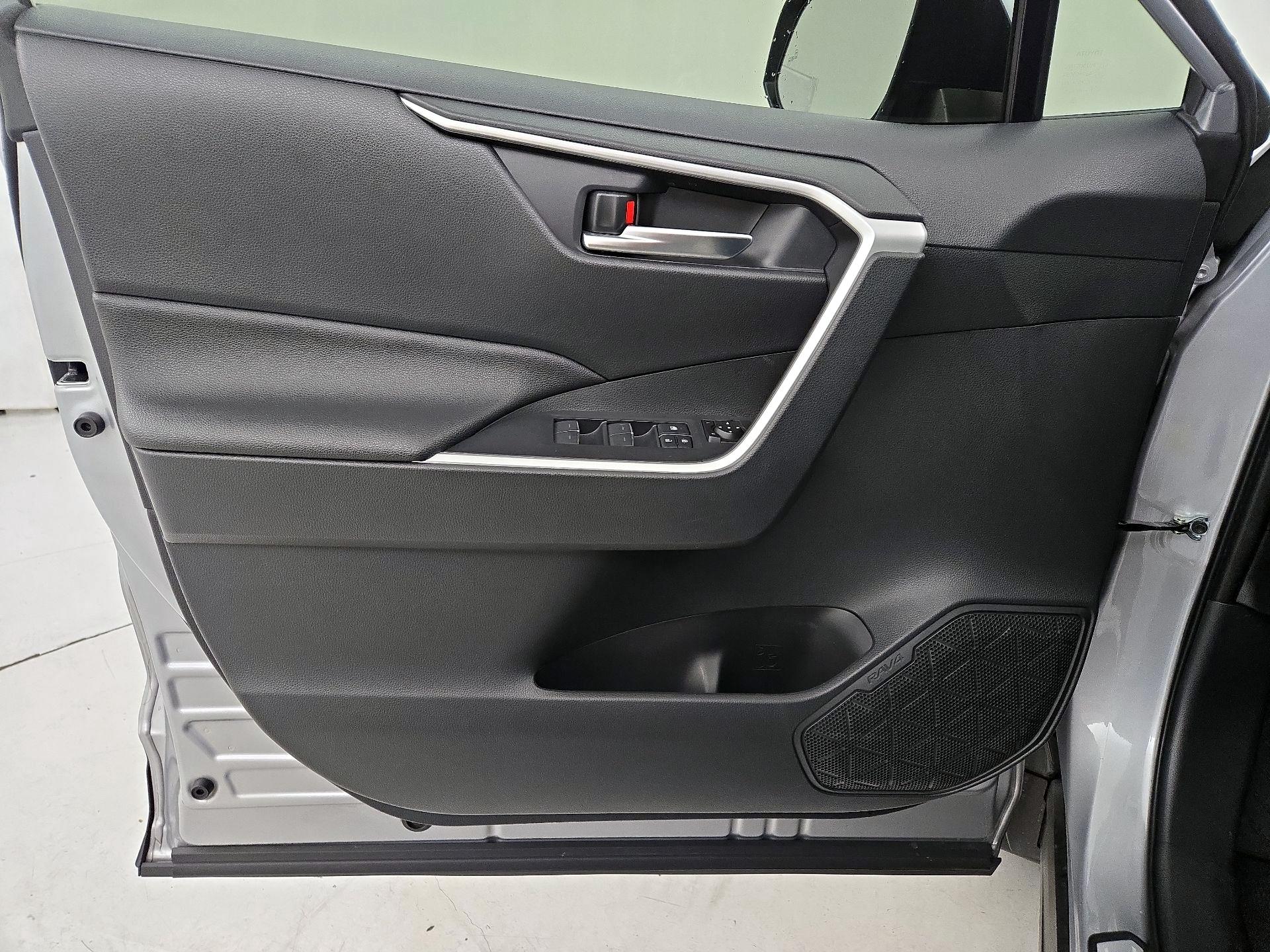 Thumbnail: 2025 Toyota RAV4 - 12