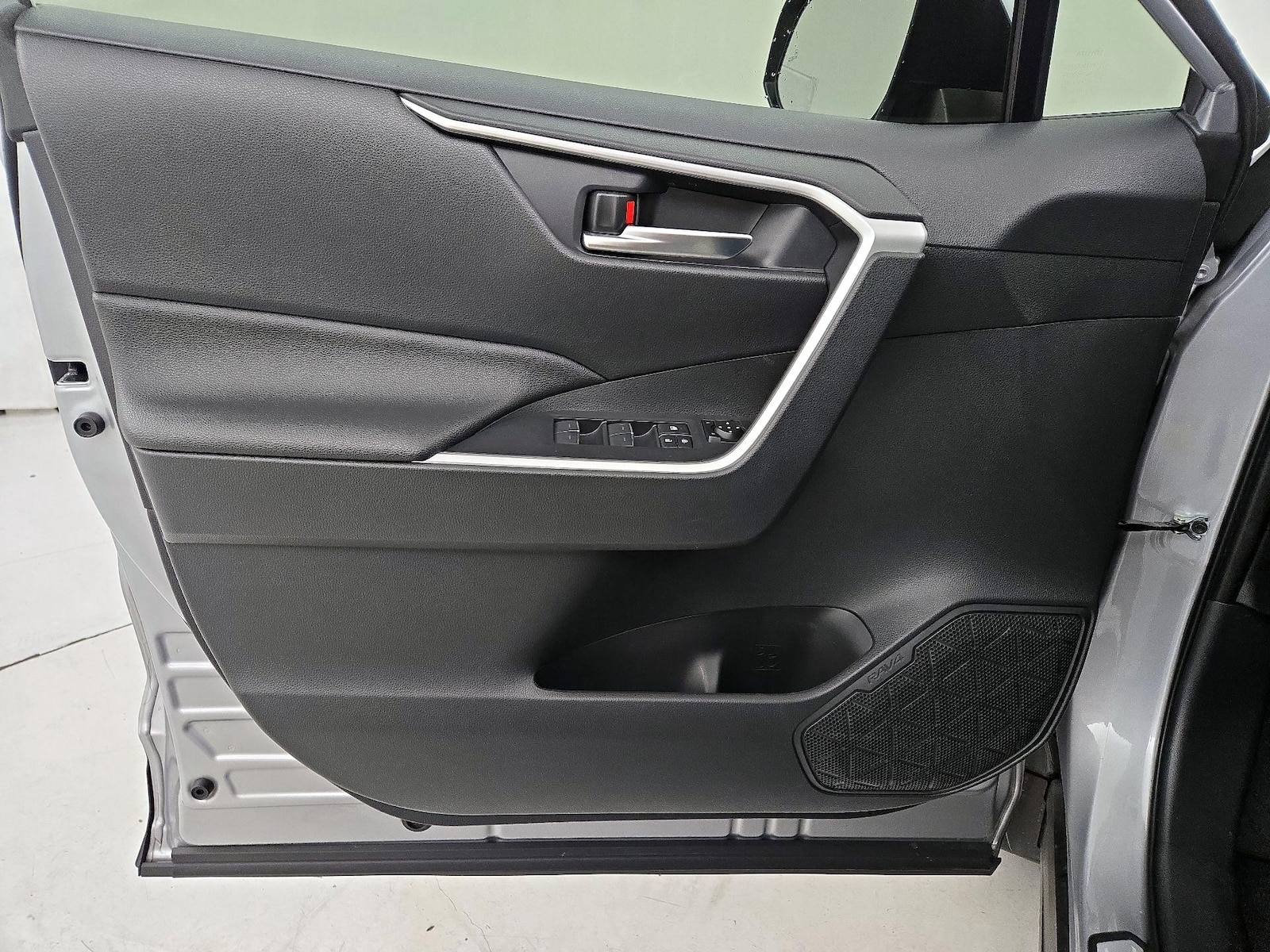 2025 Toyota RAV4 XLE Premium - Photo 13