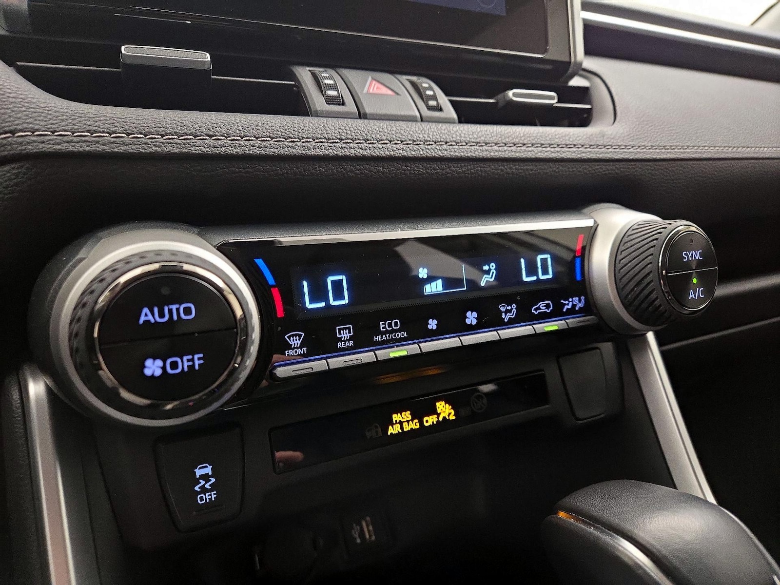 2025 Toyota RAV4 XLE Premium - Photo 18