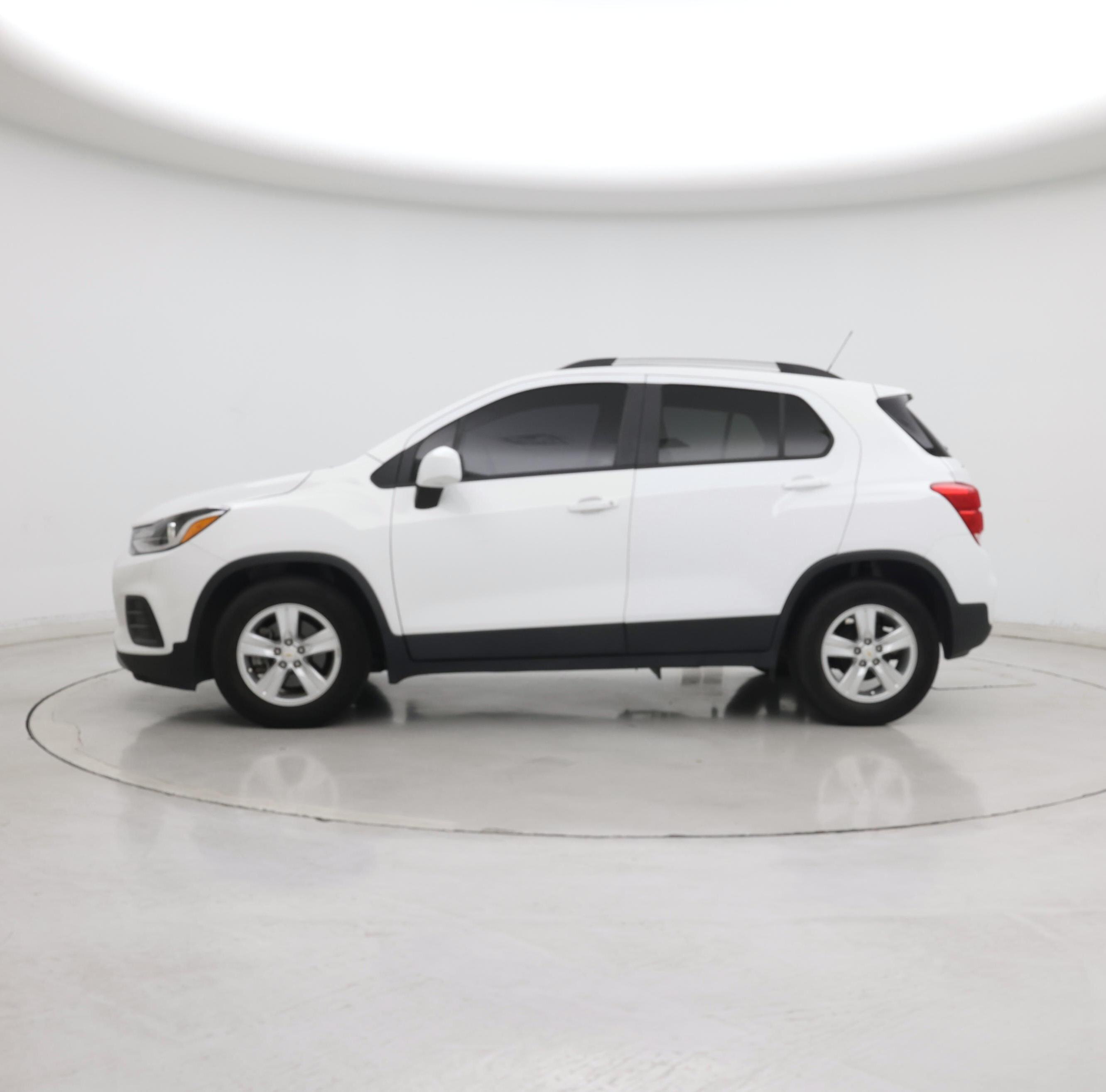 Thumbnail: 2021 Chevrolet Trax - 3