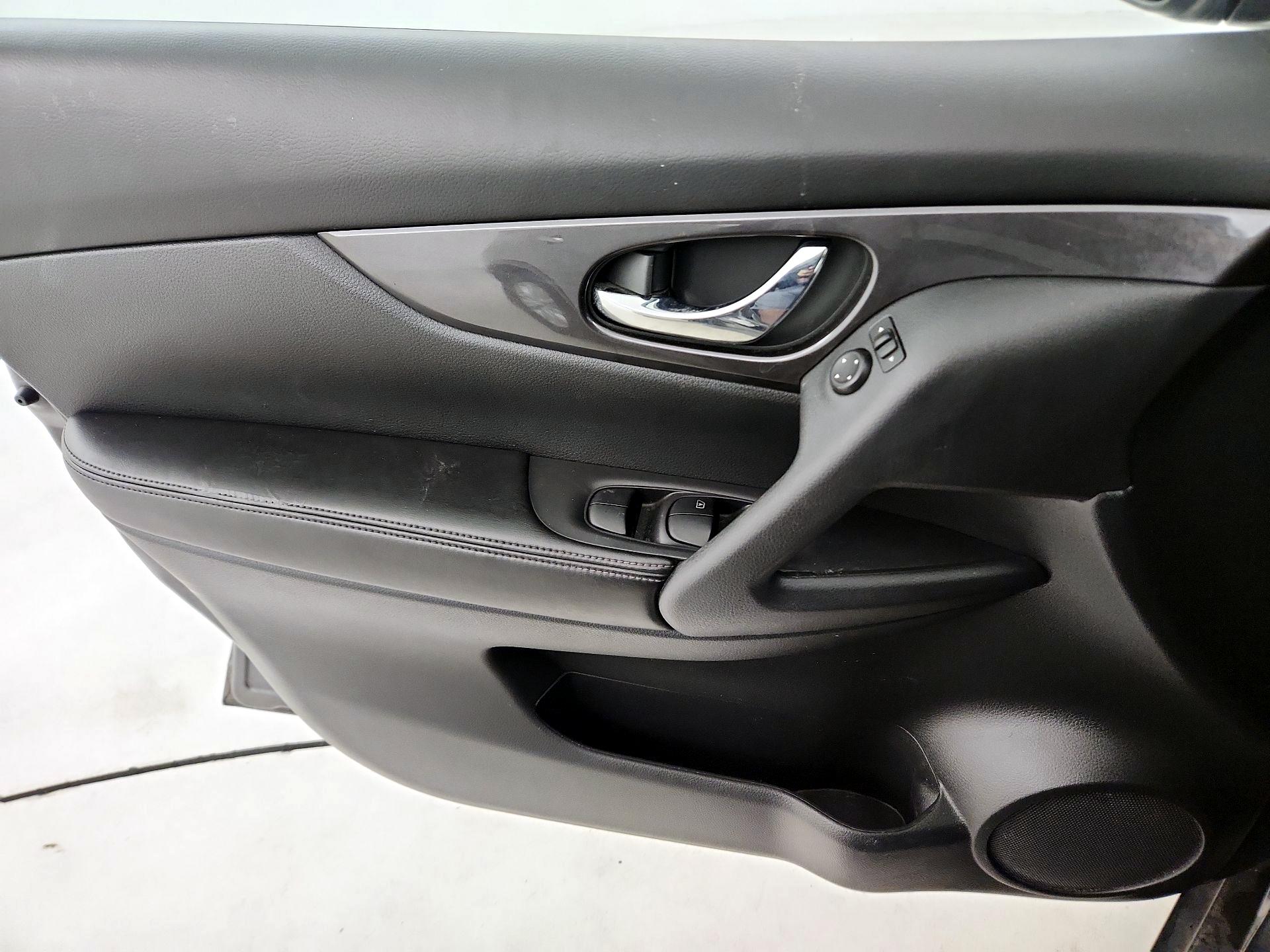 Thumbnail: 2019 Nissan Rogue - 10