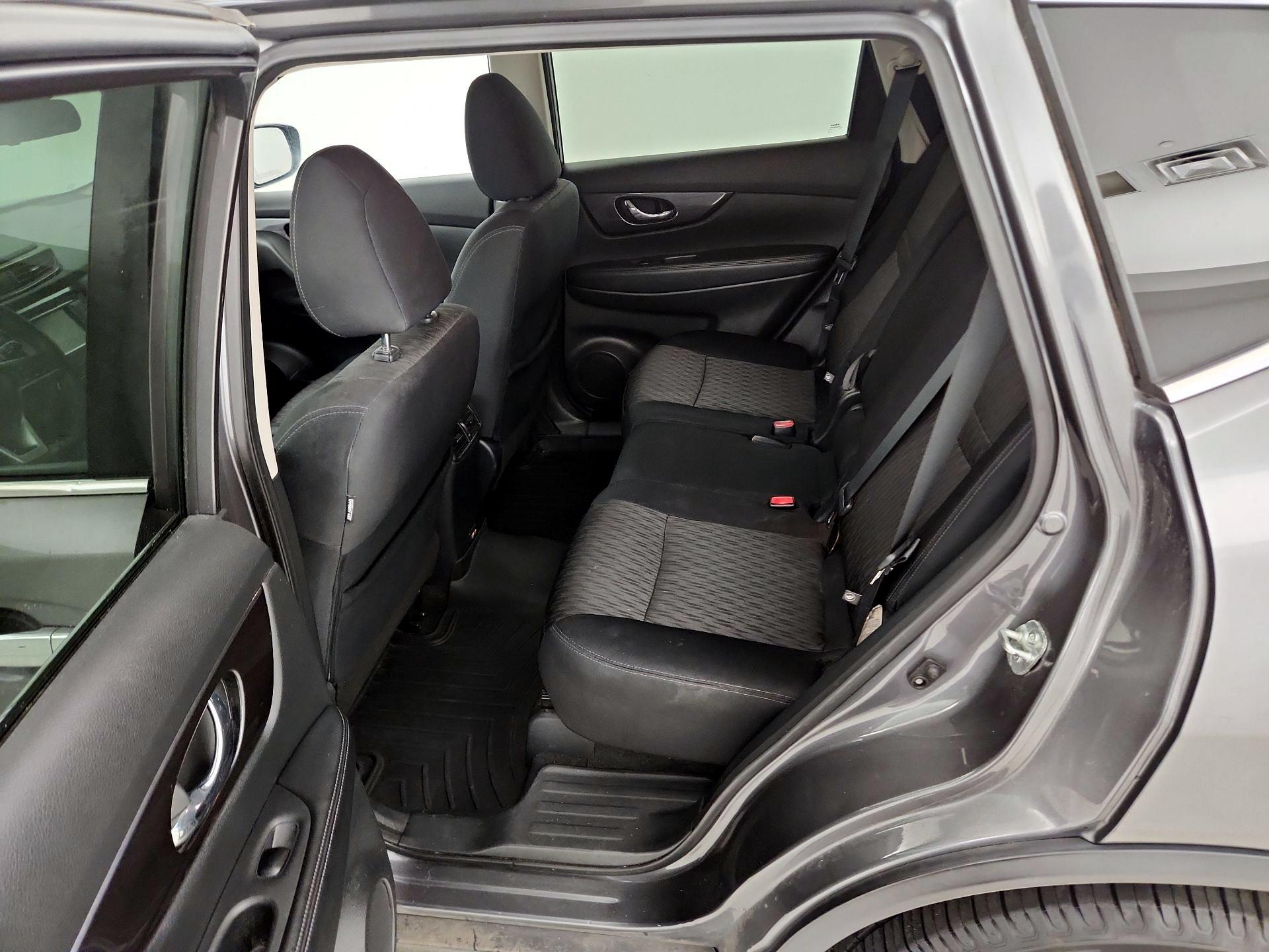 Thumbnail: 2019 Nissan Rogue - 17
