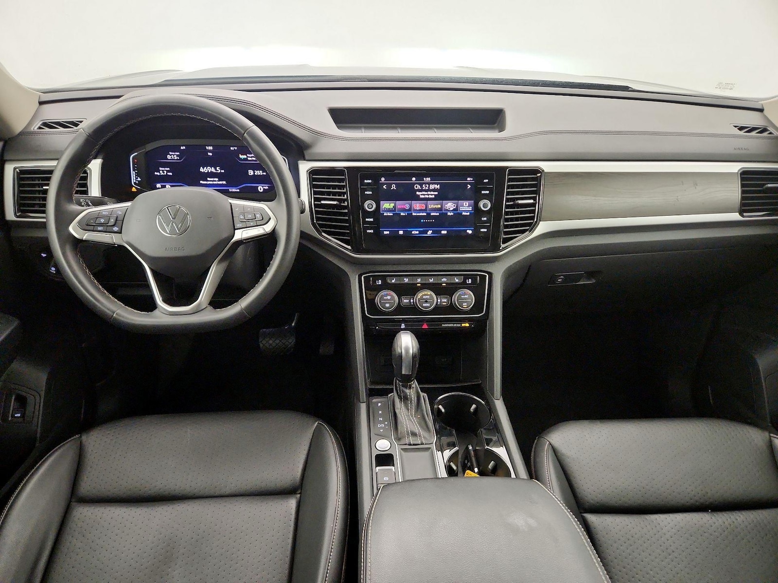 2022 Volkswagen Atlas SE w/Tech - Photo 10