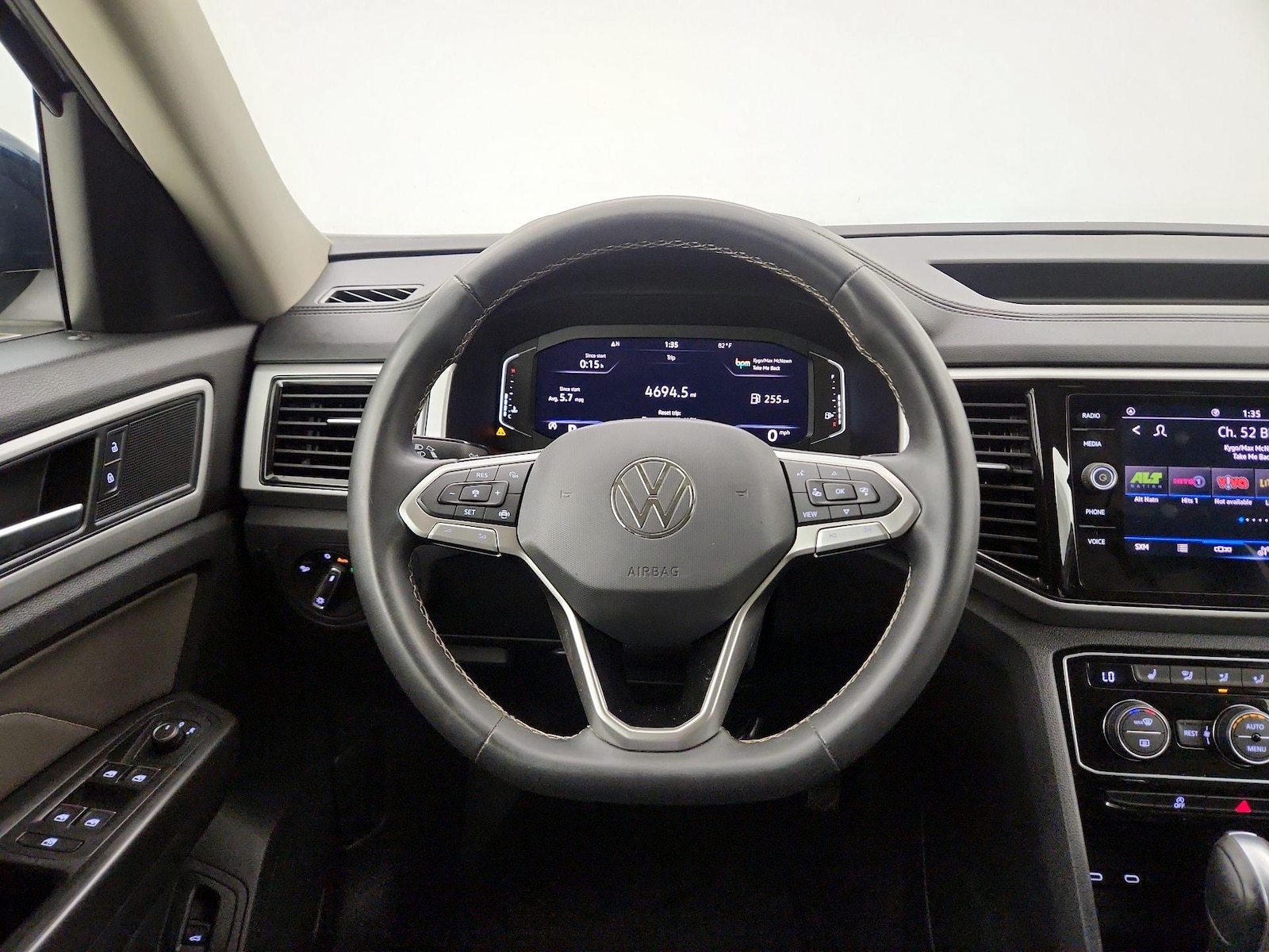 2022 Volkswagen Atlas SE w/Tech - Photo 11