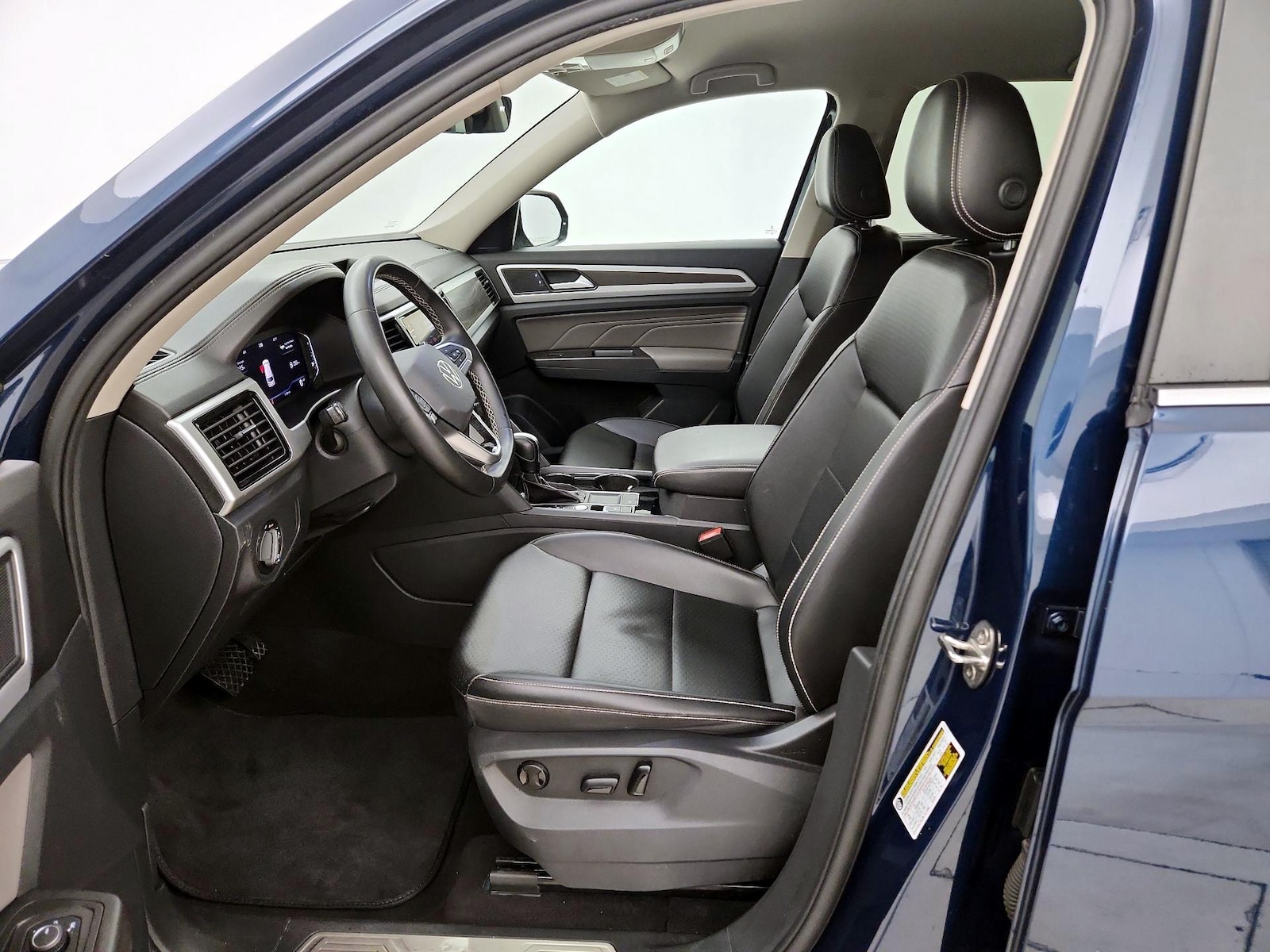 2022 Volkswagen Atlas SE w/Tech - Photo 12