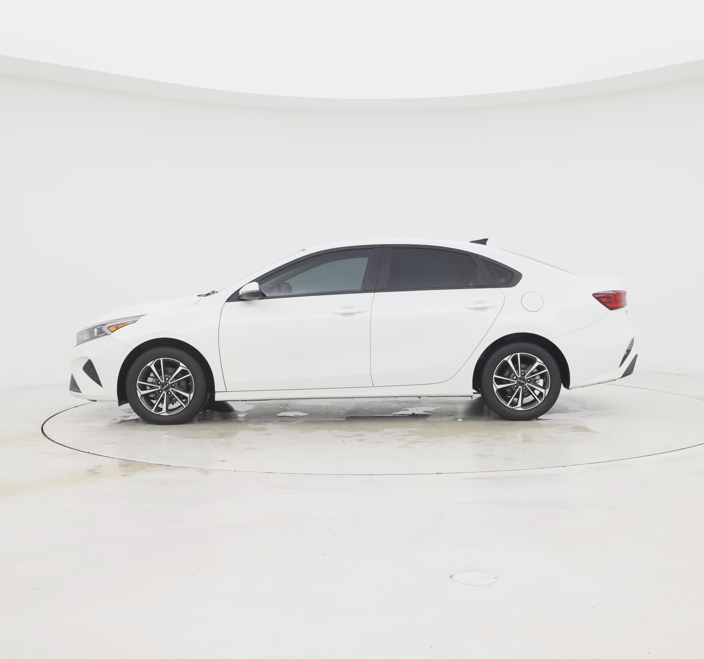 Thumbnail: 2024 Kia Forte - 3