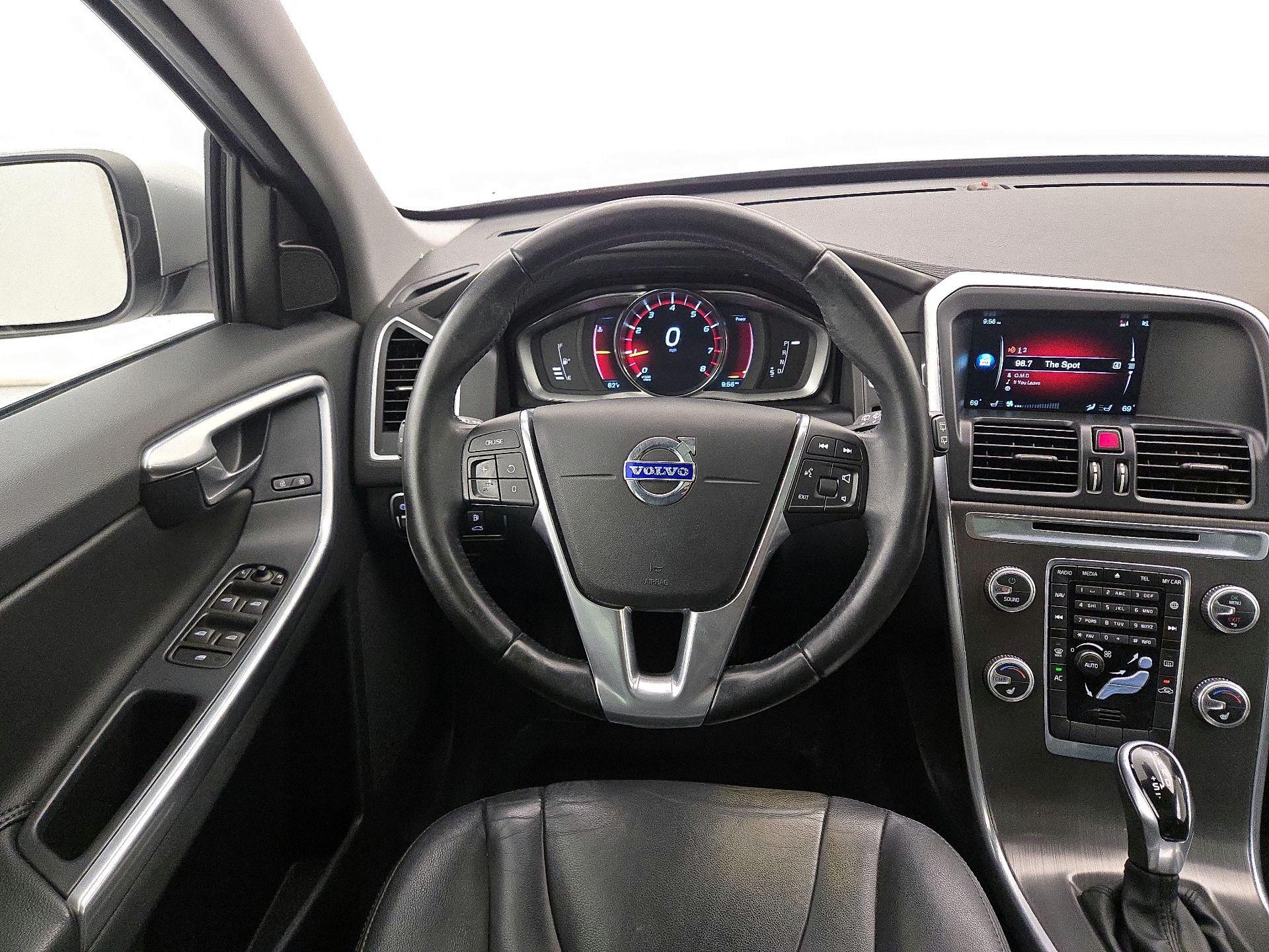 Thumbnail: 2015 Volvo XC60 - 10