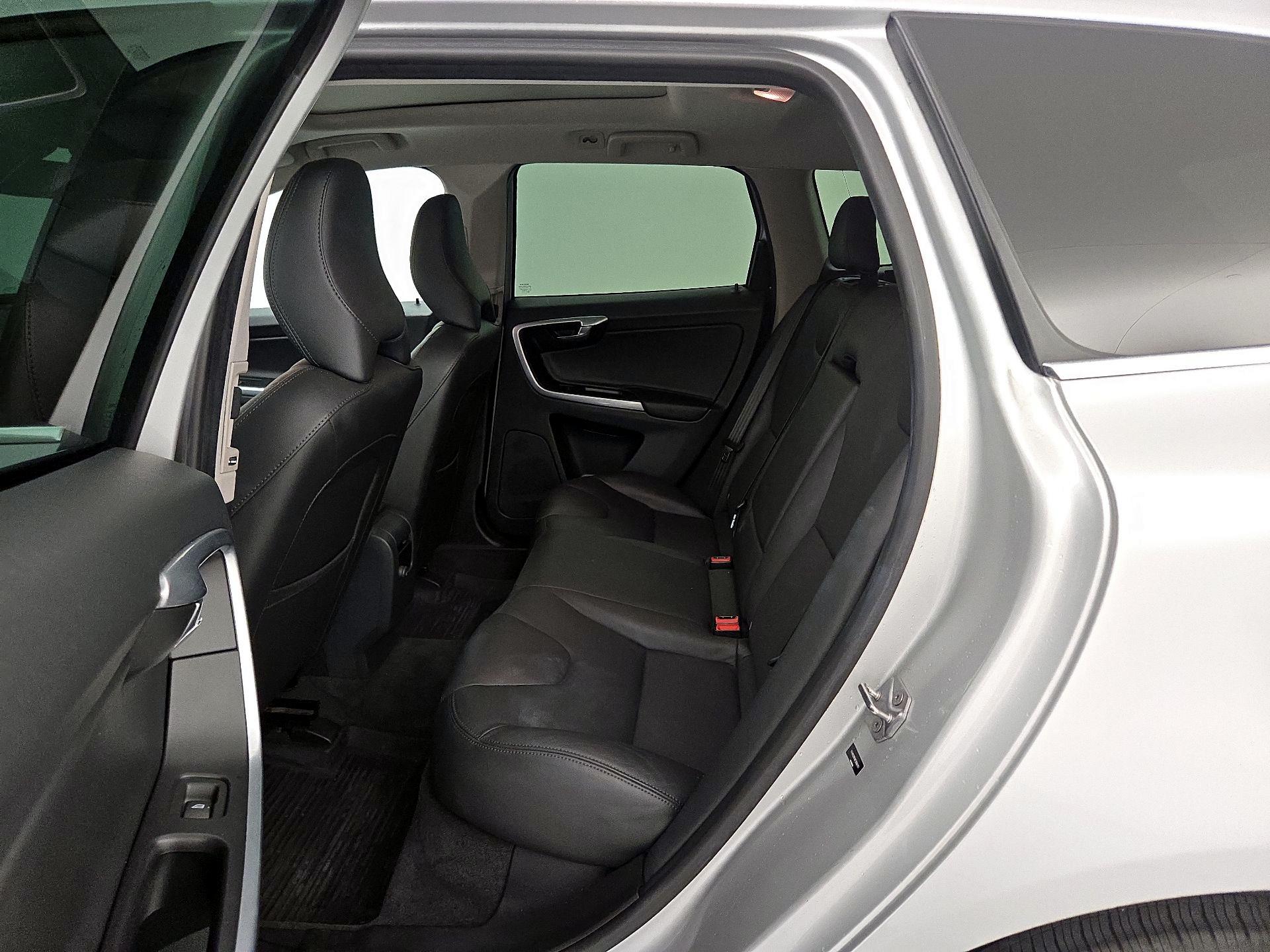 Thumbnail: 2015 Volvo XC60 - 19