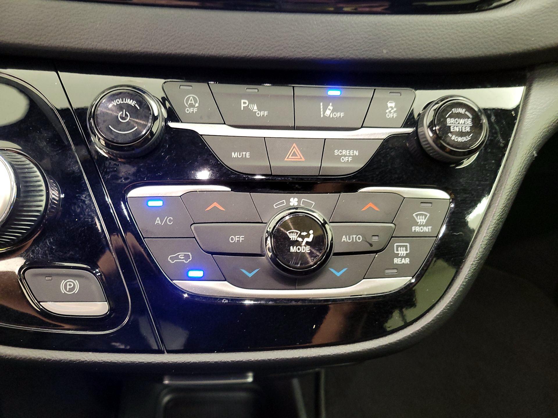 Thumbnail: 2025 Chrysler Pacifica - 16