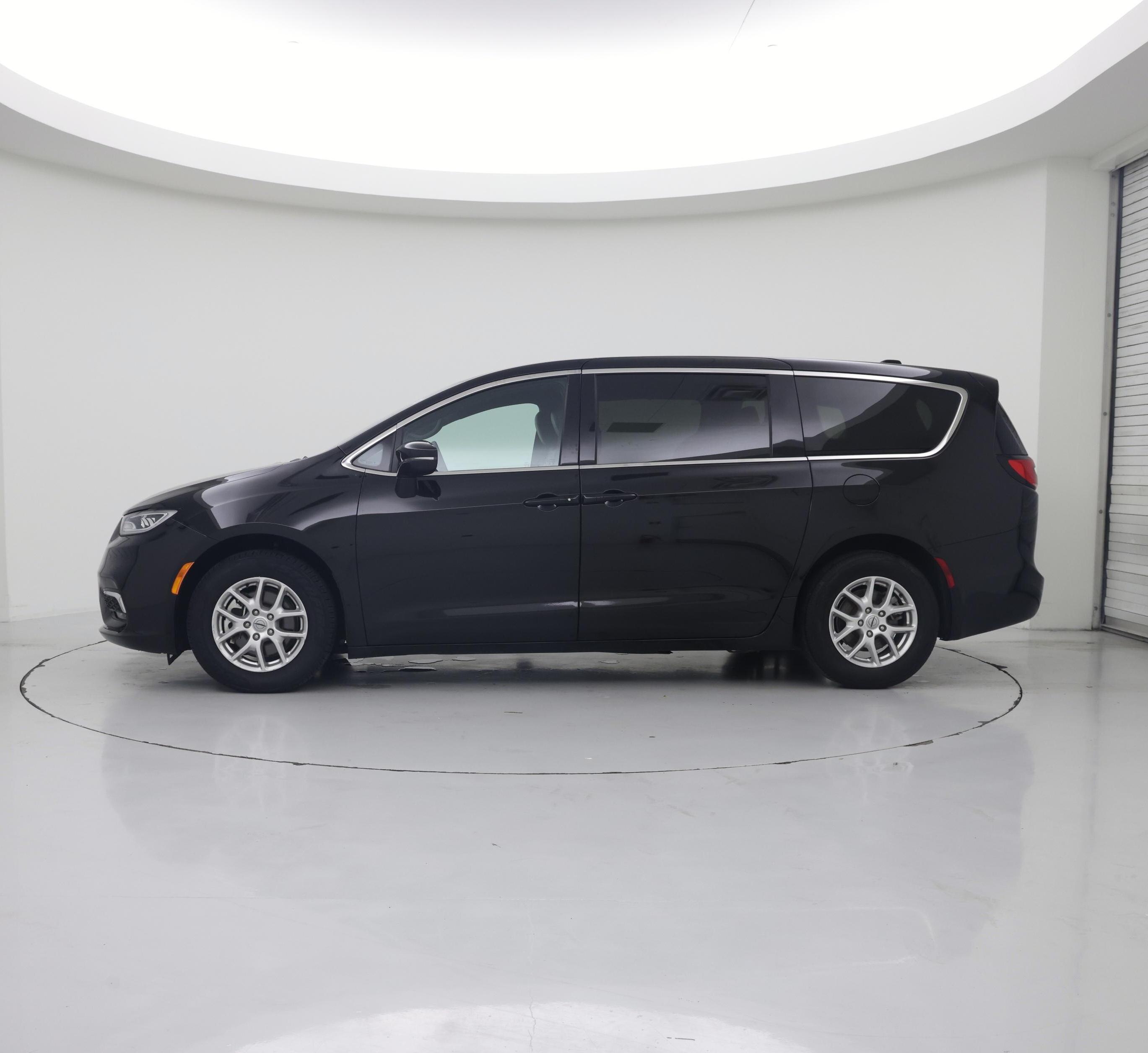 Thumbnail: 2025 Chrysler Pacifica - 3