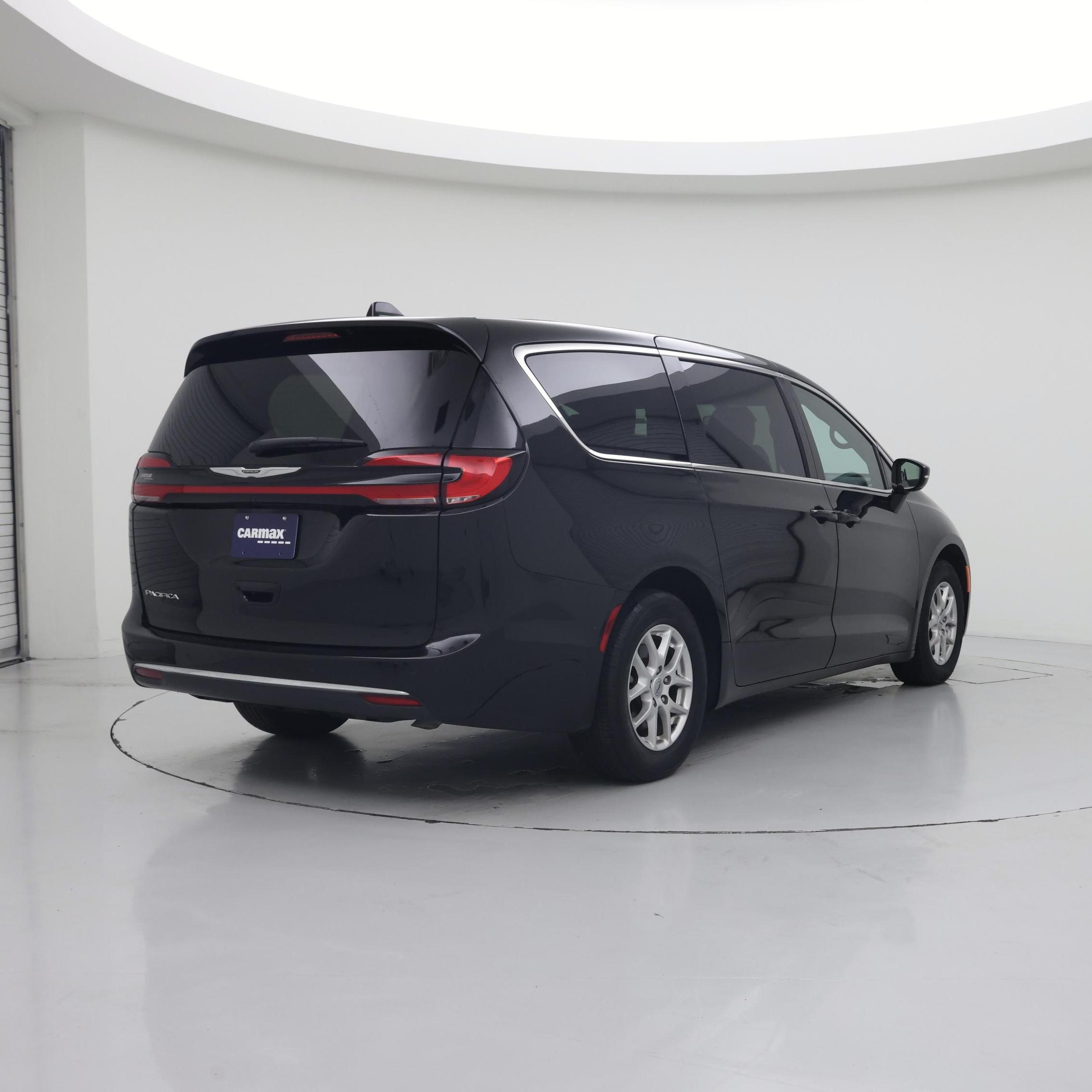 Thumbnail: 2025 Chrysler Pacifica - 8