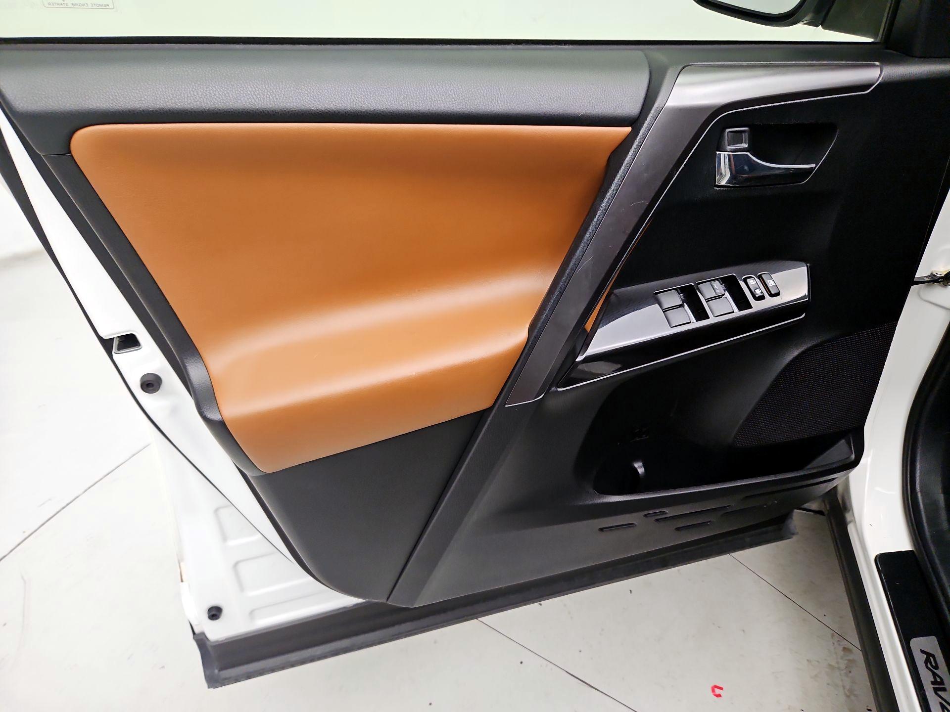 Thumbnail: 2017 Toyota RAV4 - 12