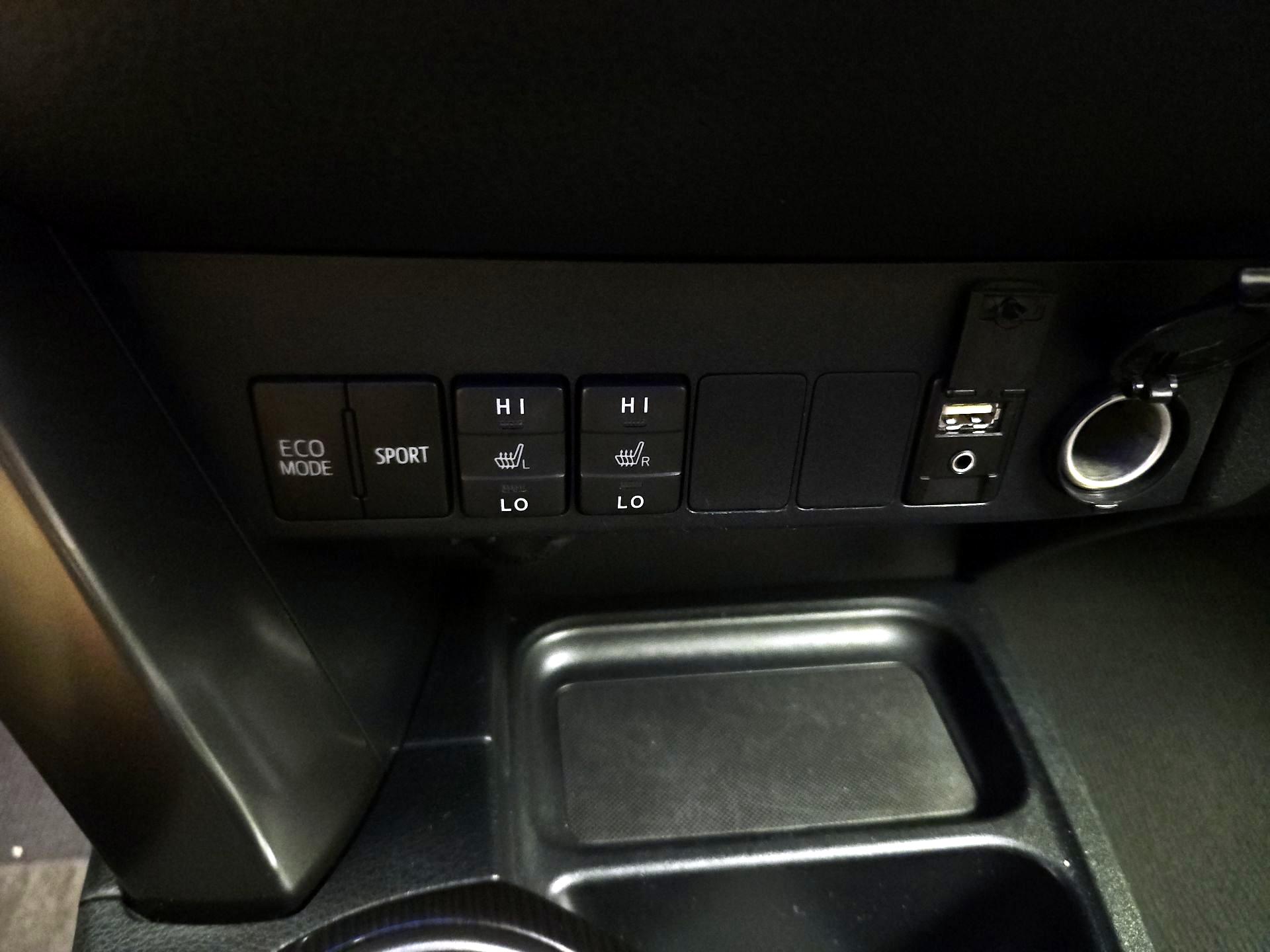 Thumbnail: 2017 Toyota RAV4 - 18