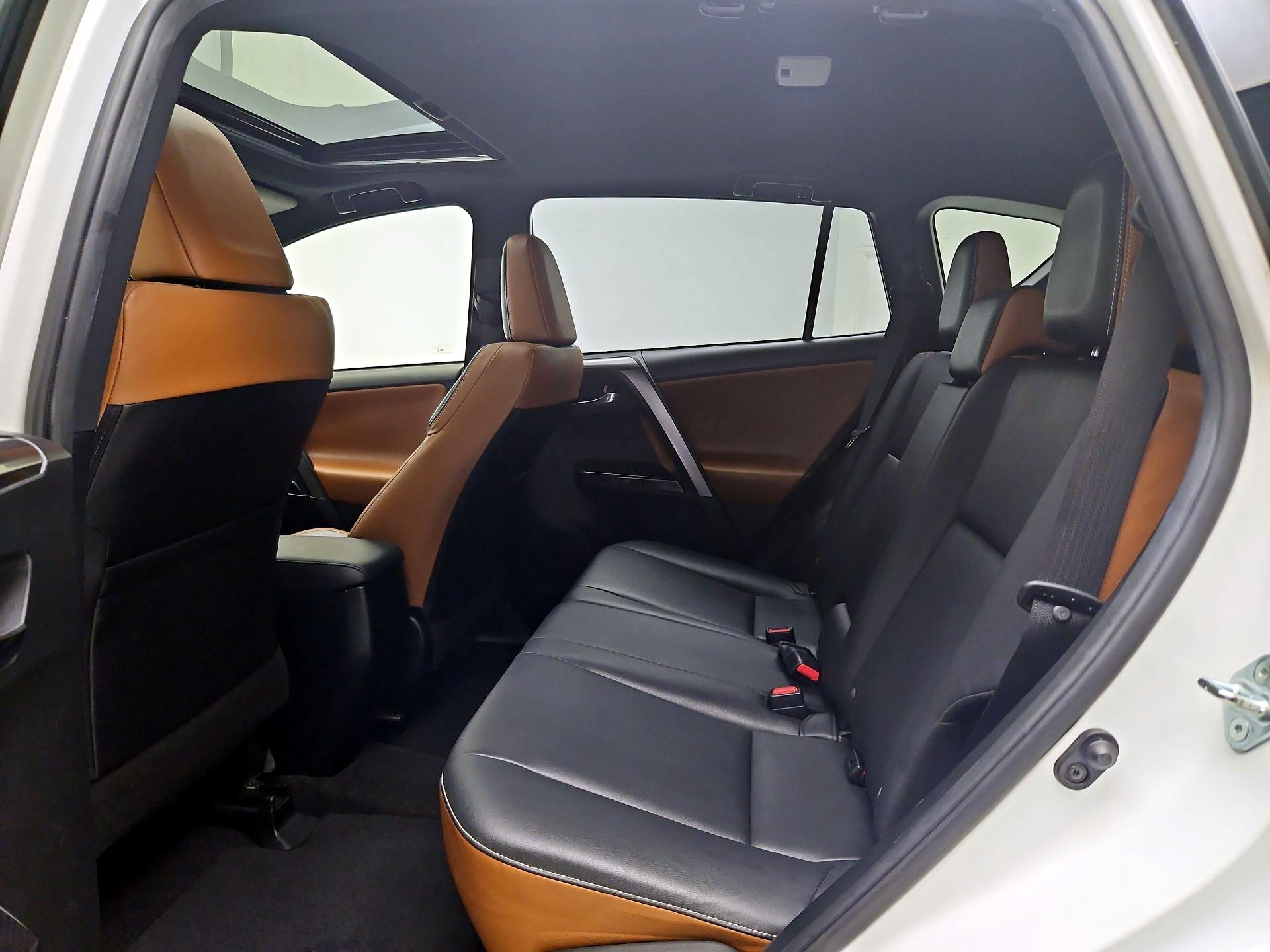 Thumbnail: 2017 Toyota RAV4 - 20