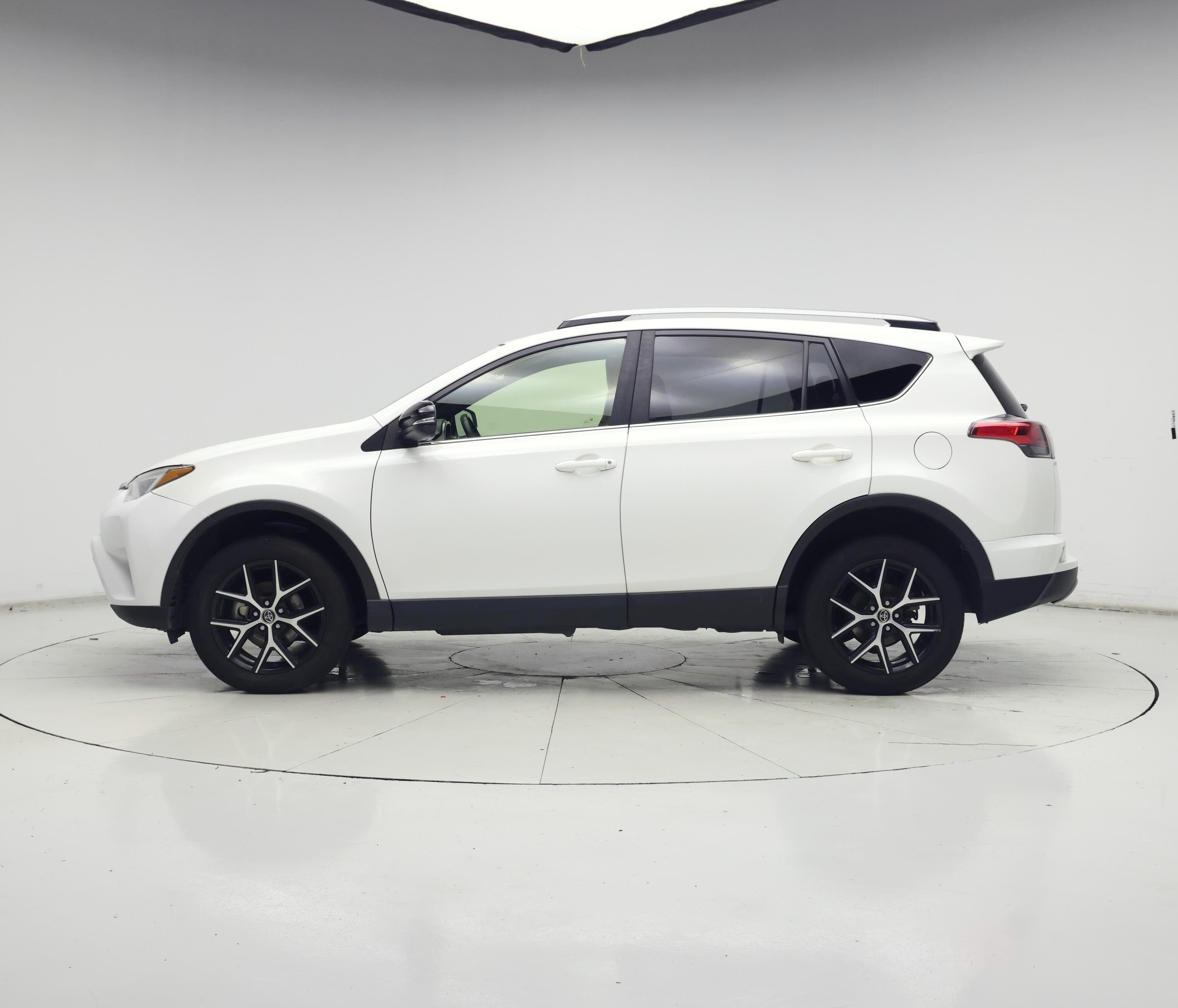Thumbnail: 2017 Toyota RAV4 - 3