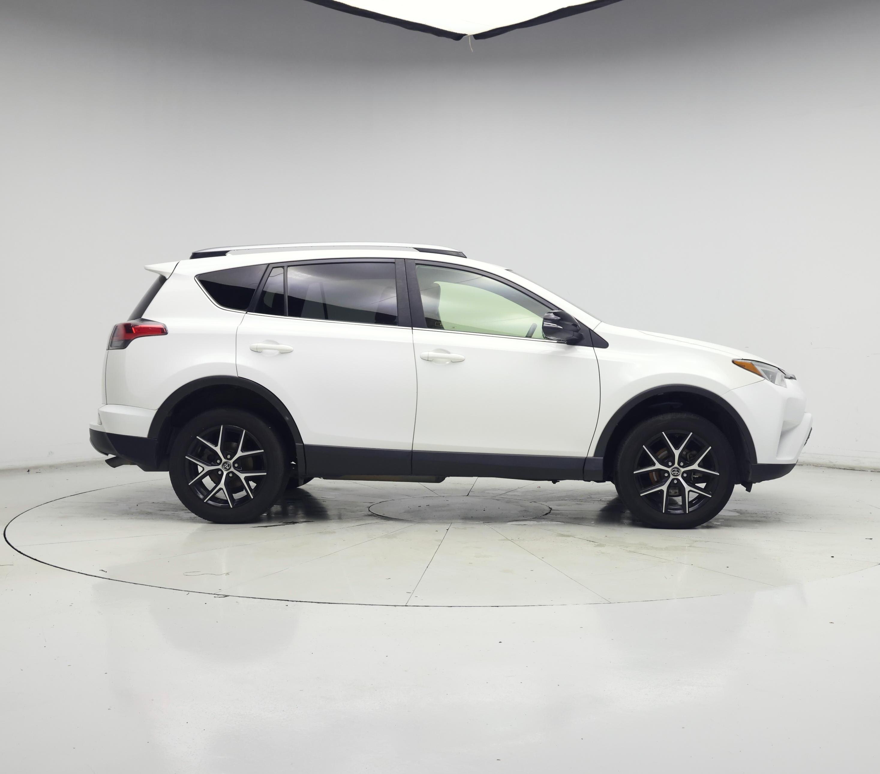 Thumbnail: 2017 Toyota RAV4 - 7