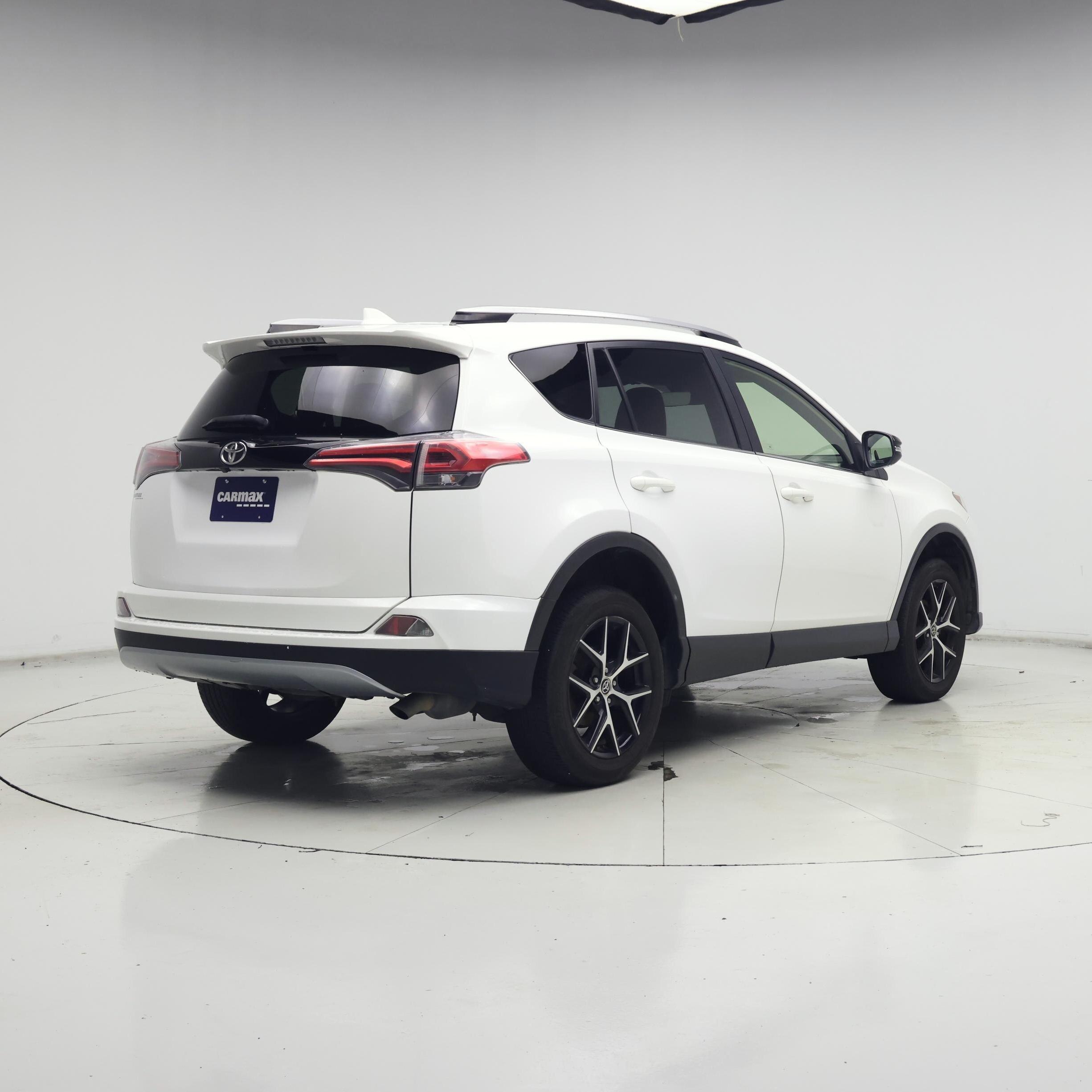Thumbnail: 2017 Toyota RAV4 - 8
