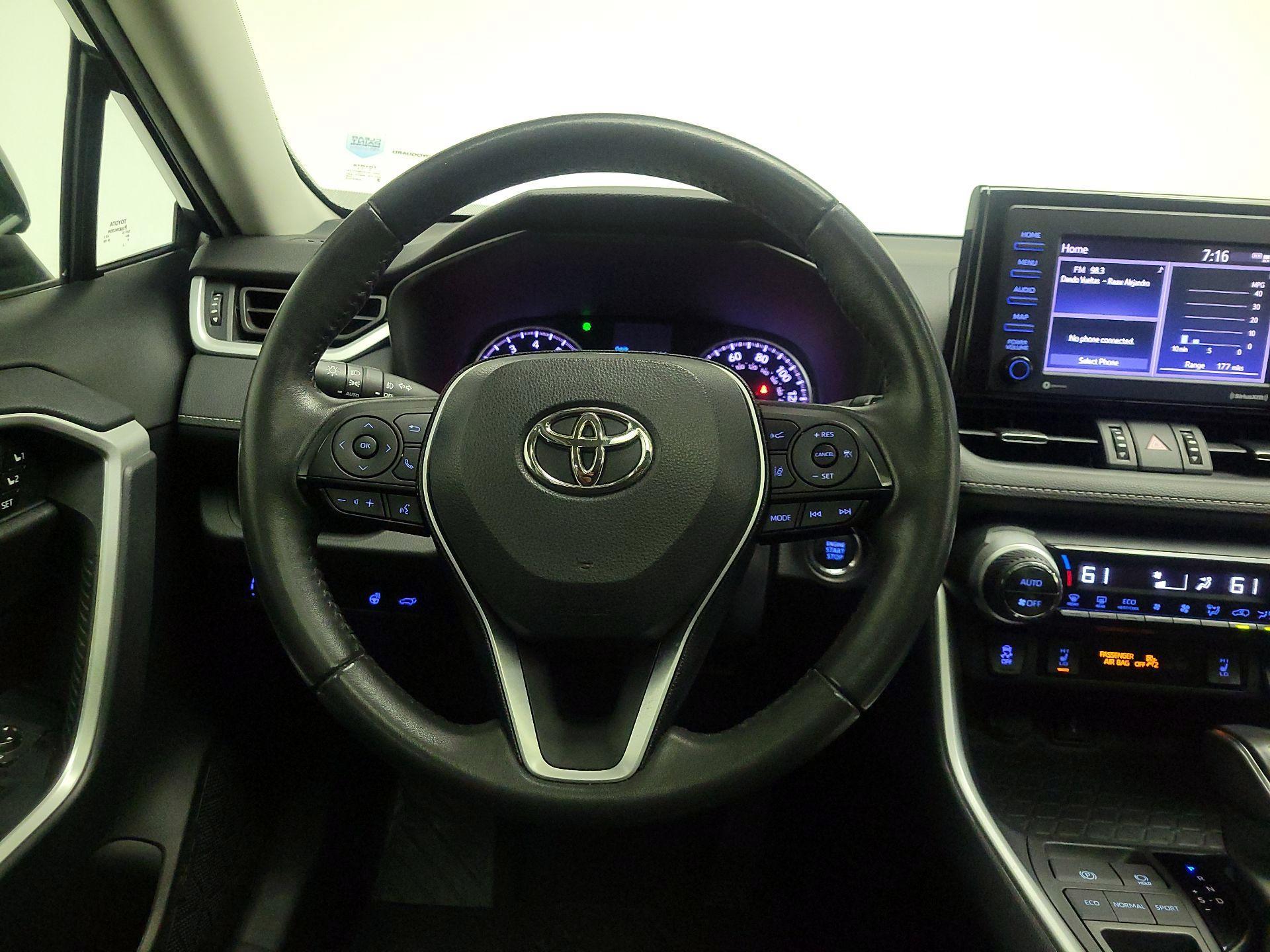 Thumbnail: 2021 Toyota RAV4 - 10
