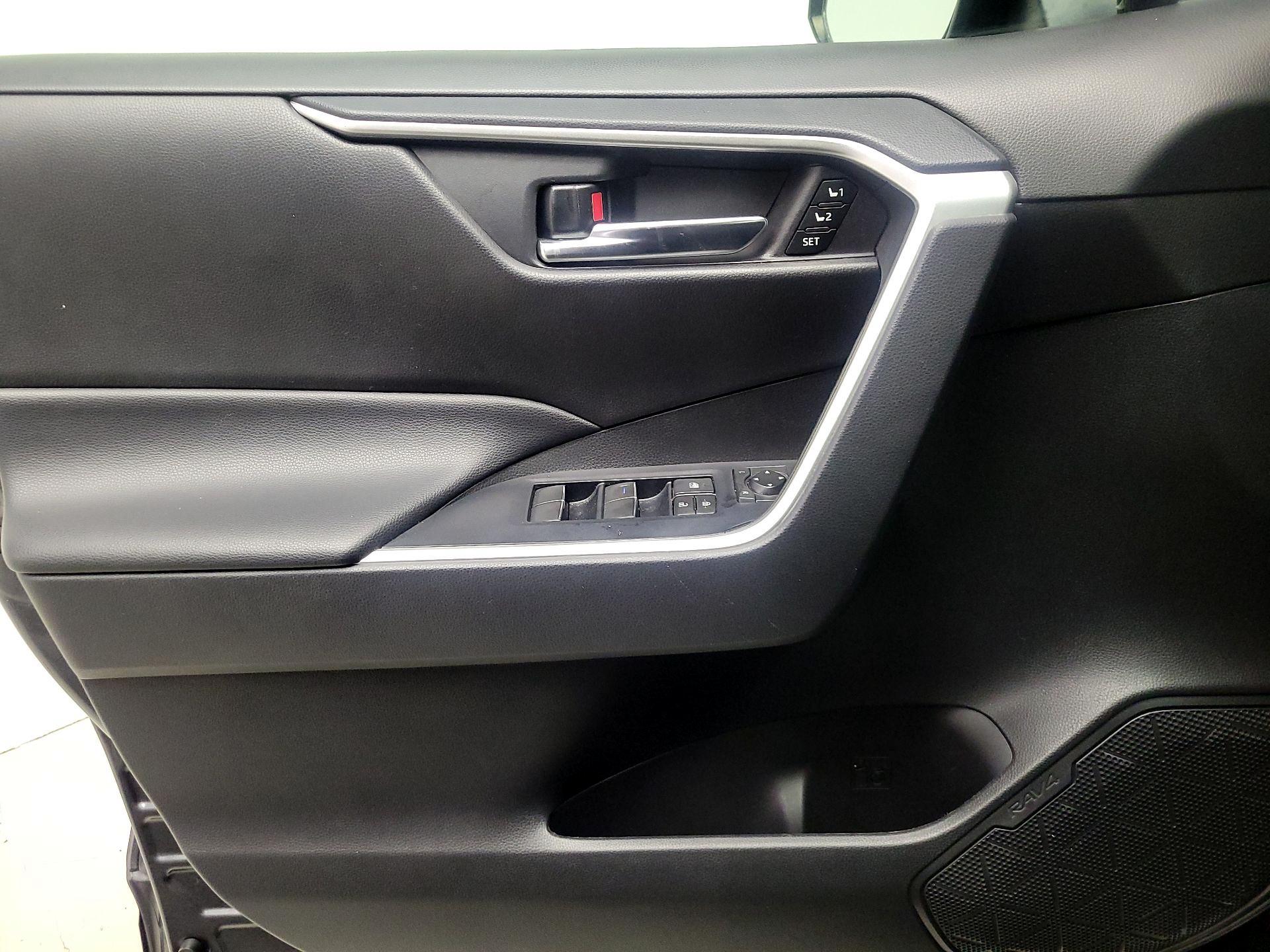 Thumbnail: 2021 Toyota RAV4 - 12