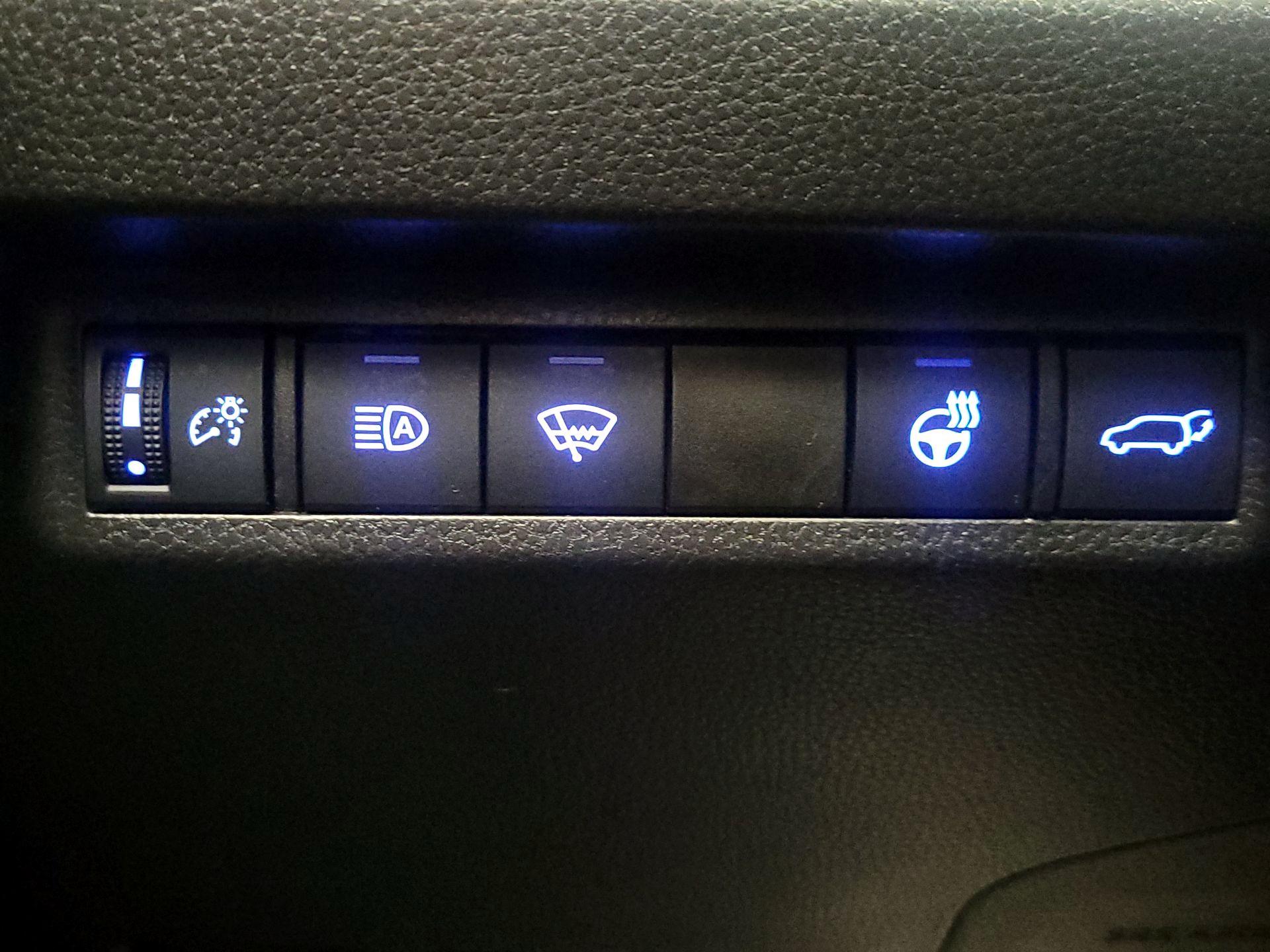 Thumbnail: 2021 Toyota RAV4 - 13