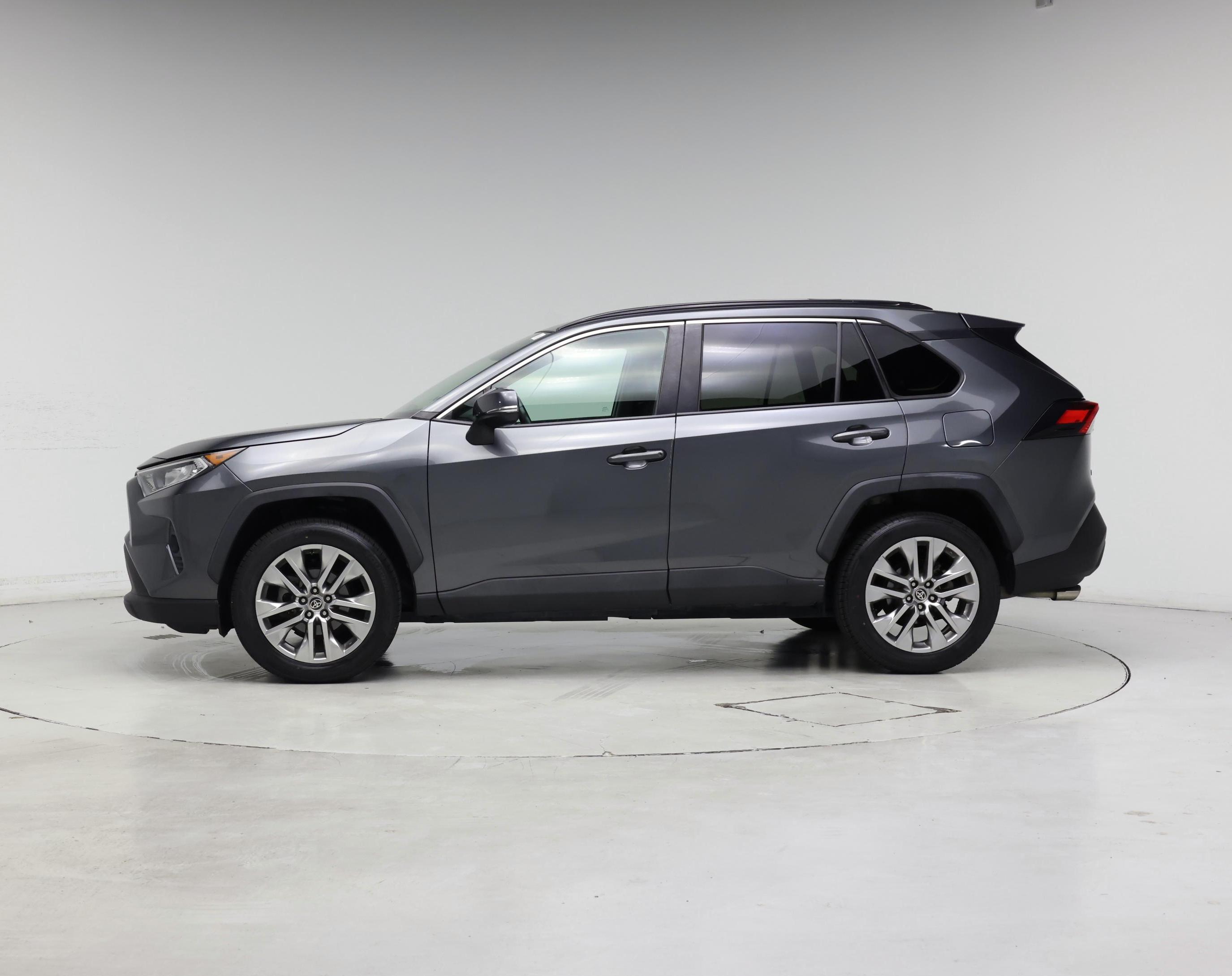 Thumbnail: 2021 Toyota RAV4 - 3