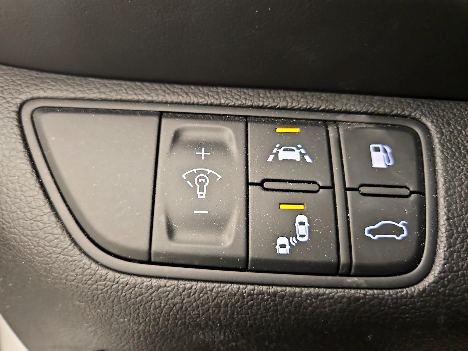 2020 GENESIS G70 Standard - Photo 14