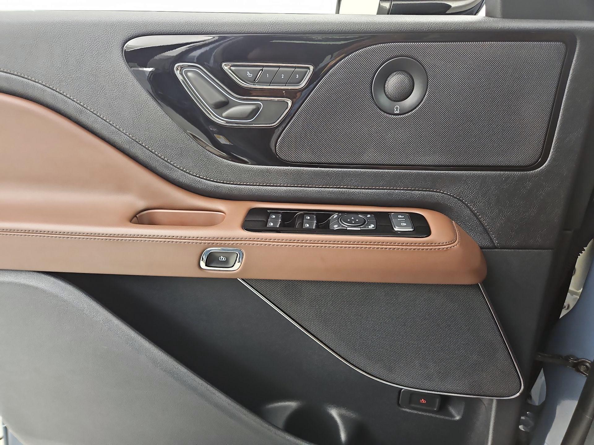 Thumbnail: 2025 Lincoln Aviator - 10